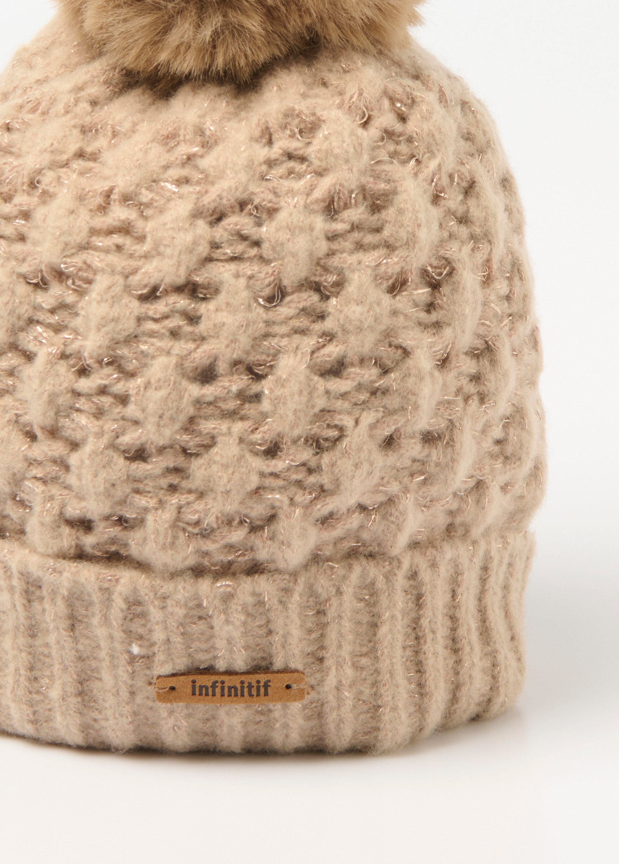 Edele_hoed_in_glanzend_garen_Beige_DE1_slim