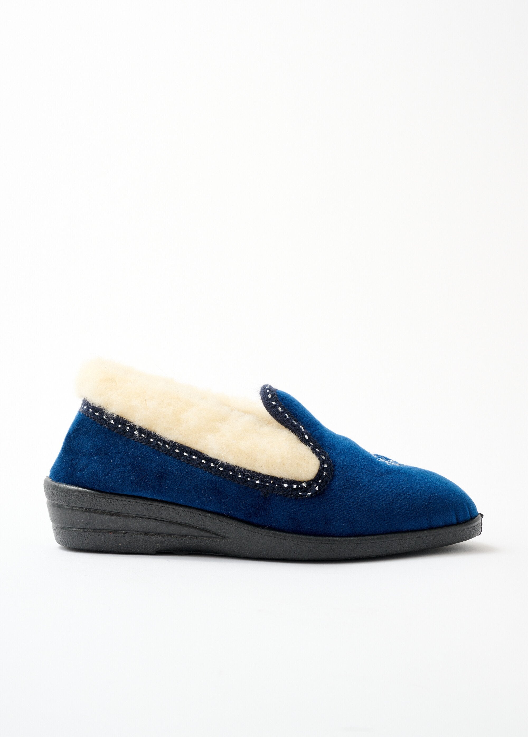 Comfortabele_wijde_pantoffels_met_geborduurde_wollen_voering_BLAUW_DR1_slim