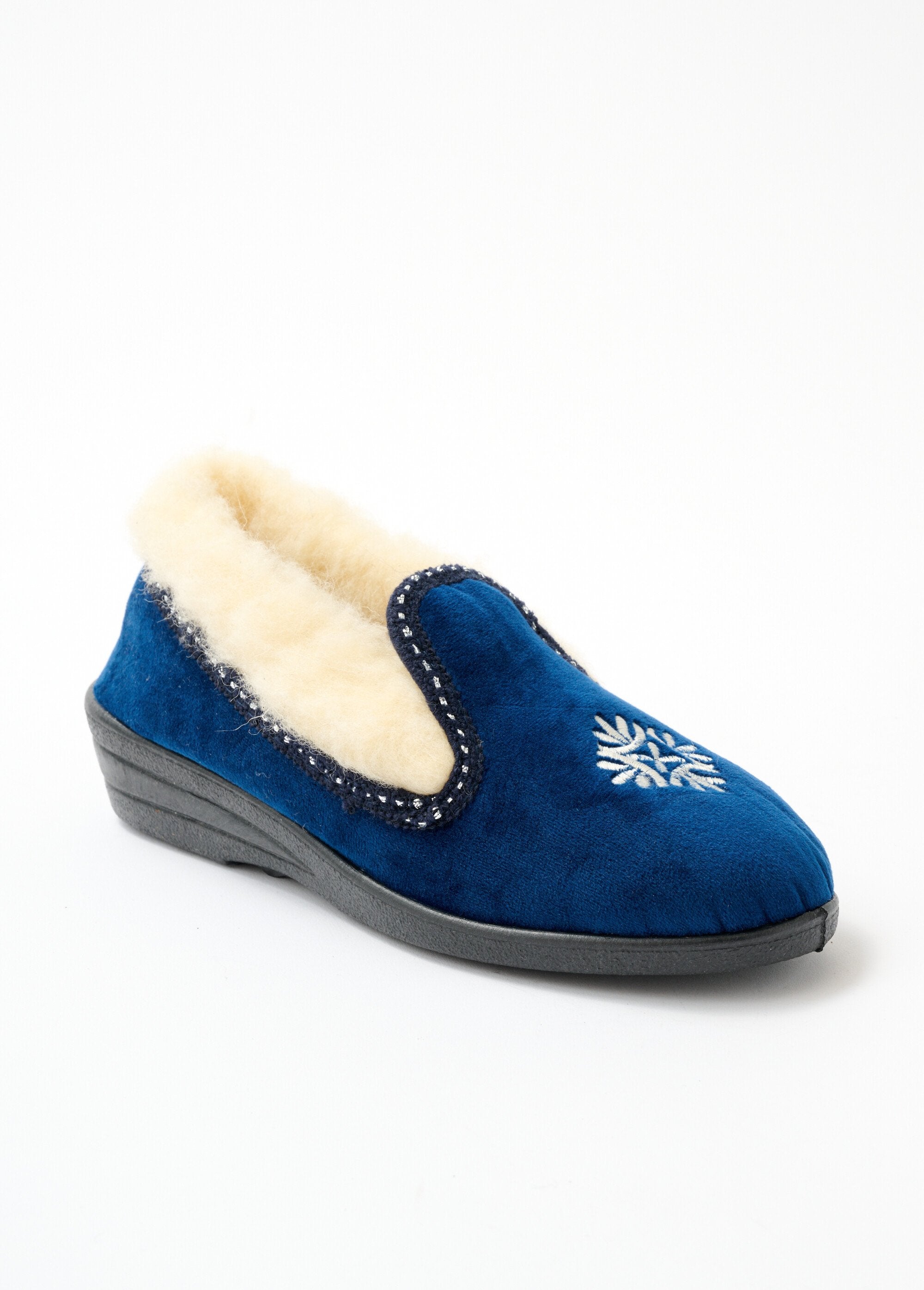 Comfortabele_wijde_pantoffels_met_geborduurde_wollen_voering_BLAUW_FA1_slim