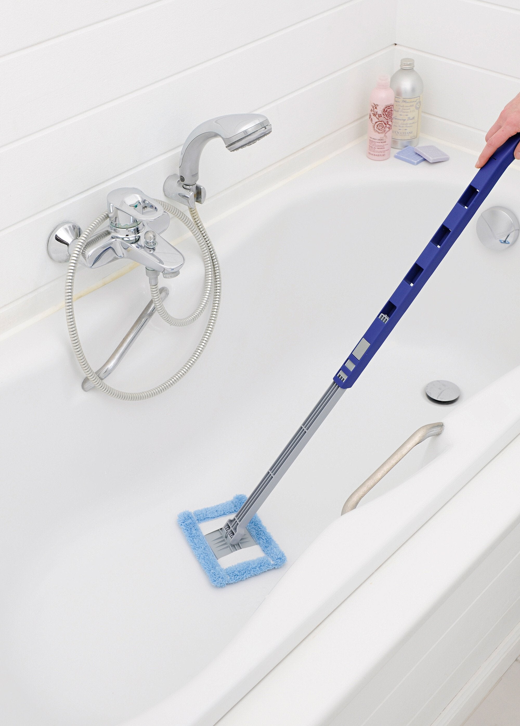 Brosse_de_salle_de_bain_extensible_multi-usage_Bleu_DE1_slim