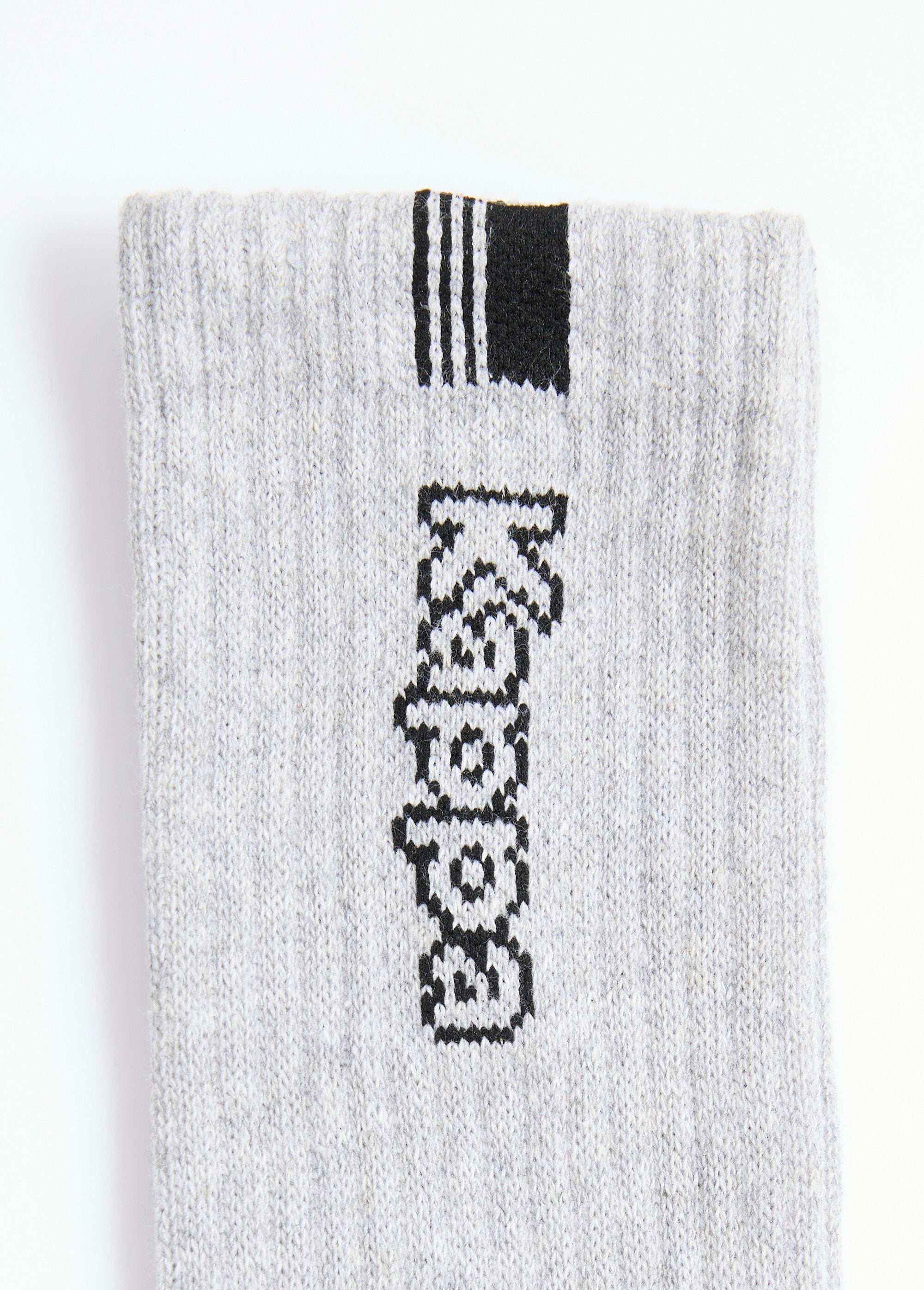 Assortiment_geribbelde_sportsokken_Blanc_et_gris_et_noir_DE3_slim