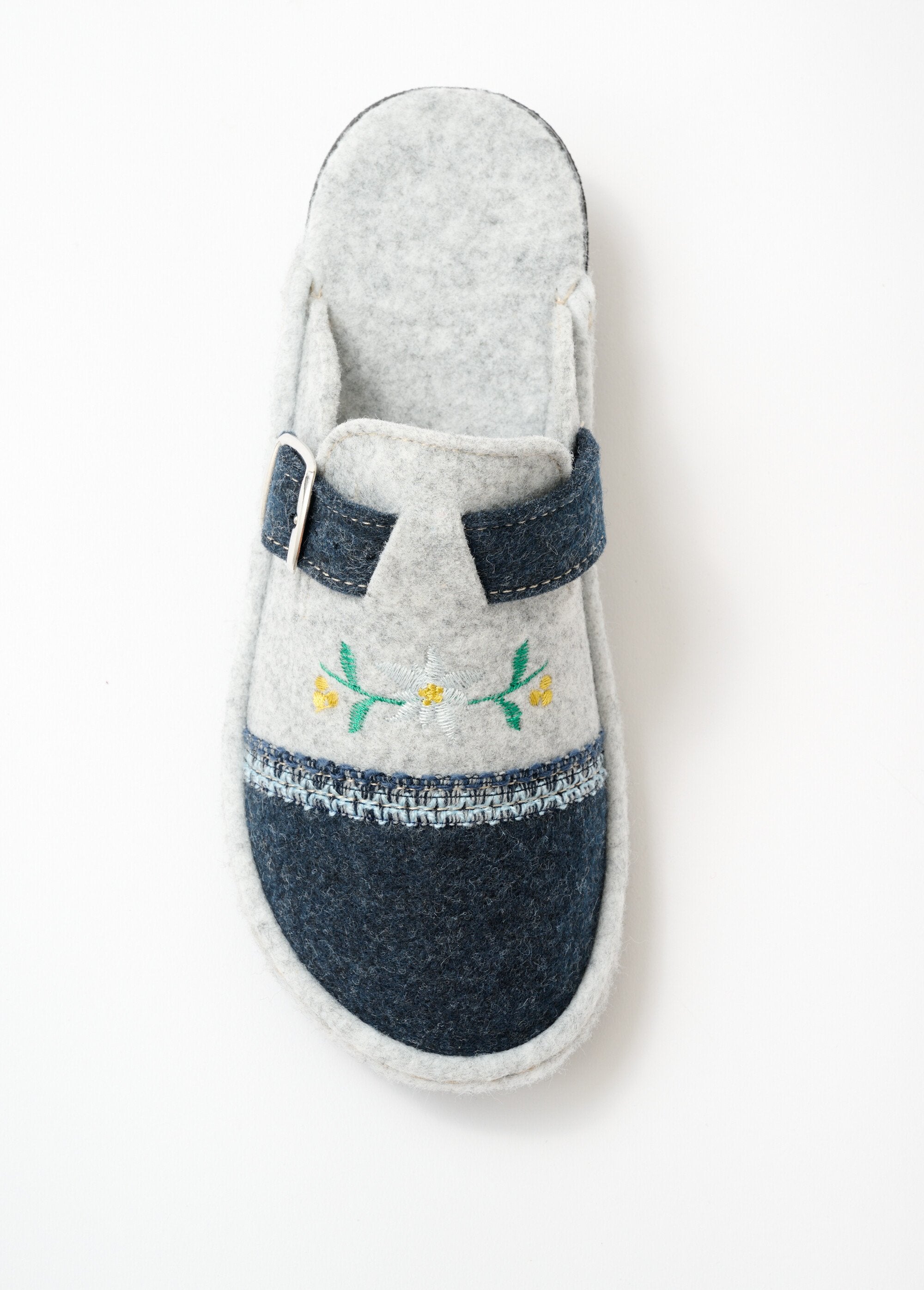 Comfort_breedte_geborduurde_klompslipper_Grijs_en_marineblauw_OV1_slim