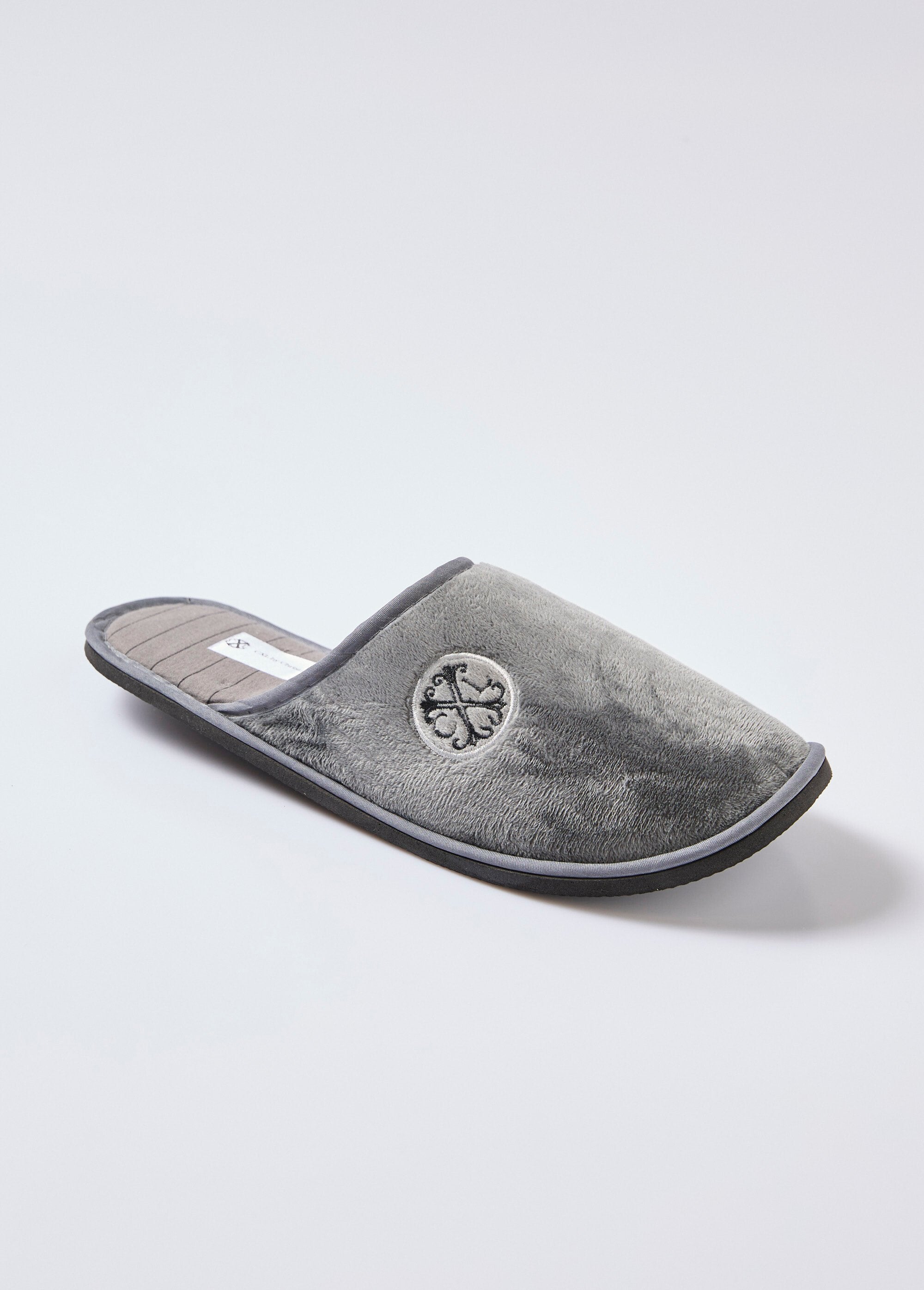 Muiltjes_met_geborduurd_logo_Gris_FA1_slim