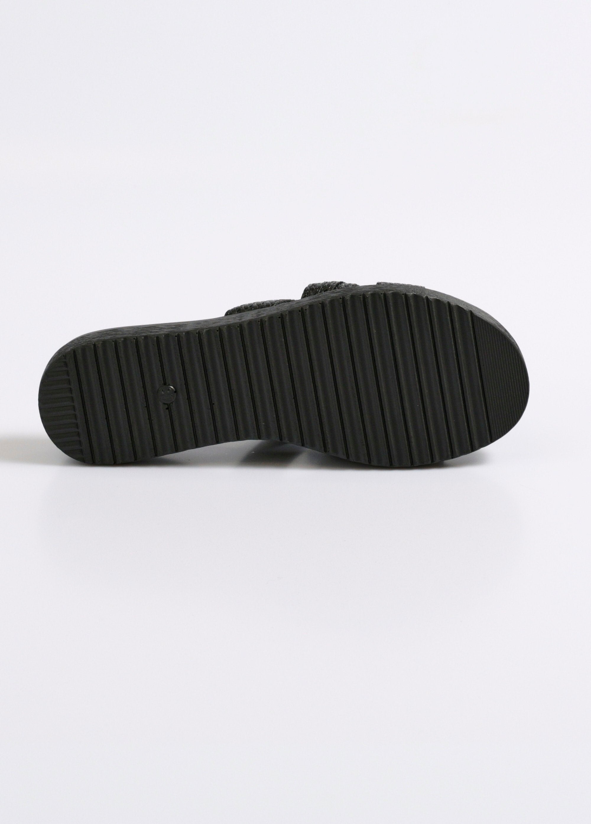 Imitatieleren_muiltjes_met_visgraatmotief_en_metalen_detail_Noir_UN1_slim