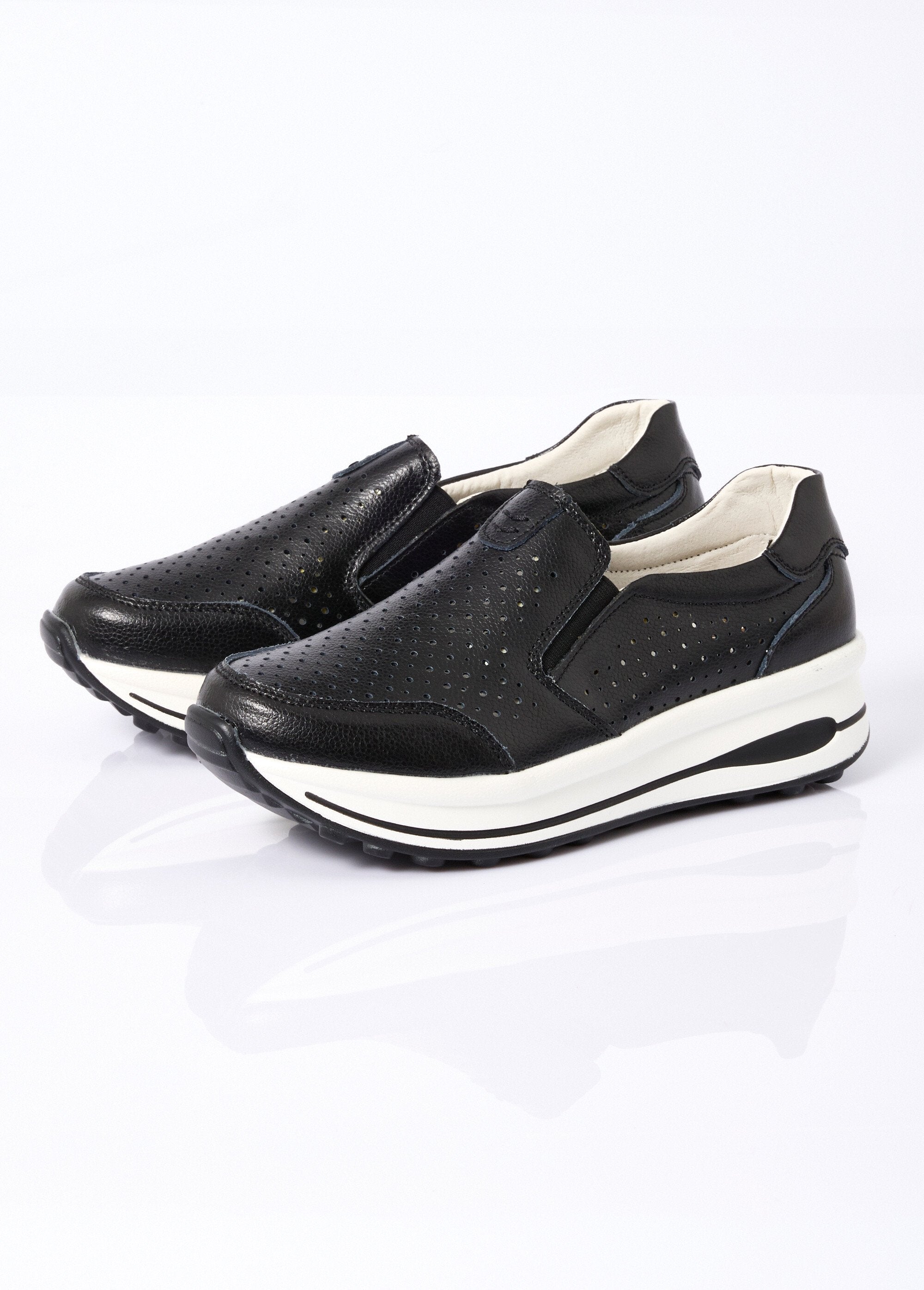 Baskets_perforées_compensées_sportswear_Noir_DE1_slim