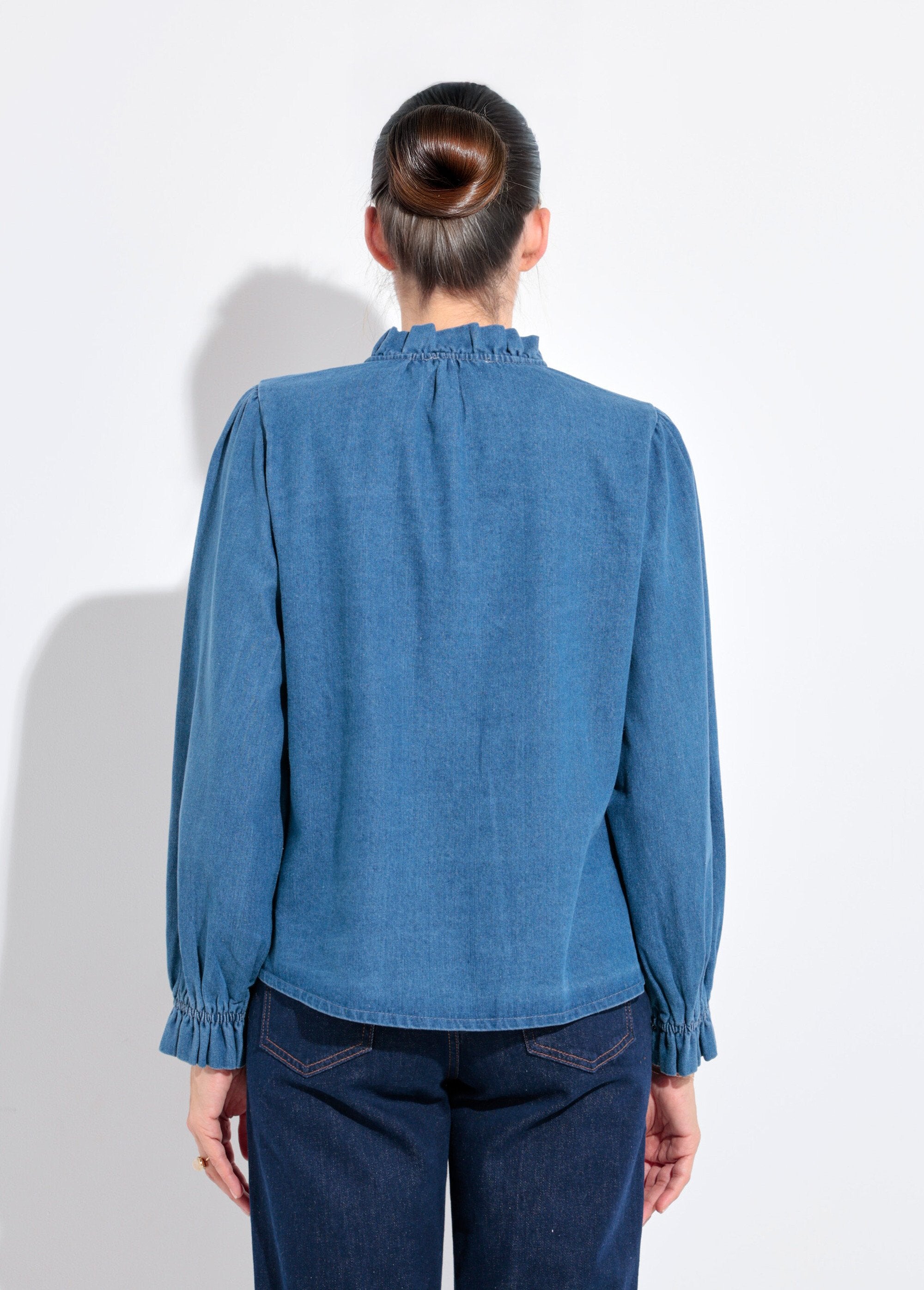 Denim_overhemd_met_knoopsluiting,_kraag_met_ruches_Denim_DO1_slim