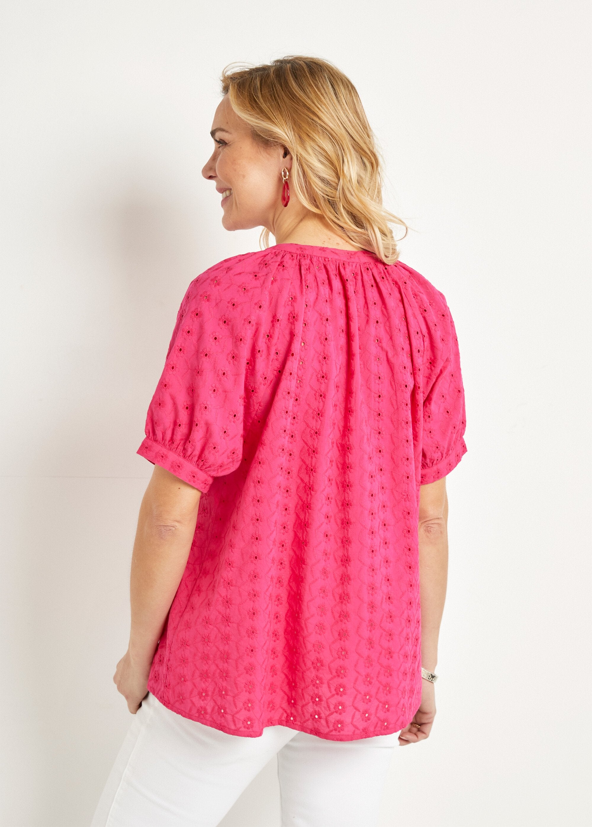 Los_katoenen_shirt,_geborduurd,_kraagloos_Fuchsia_DO1_slim