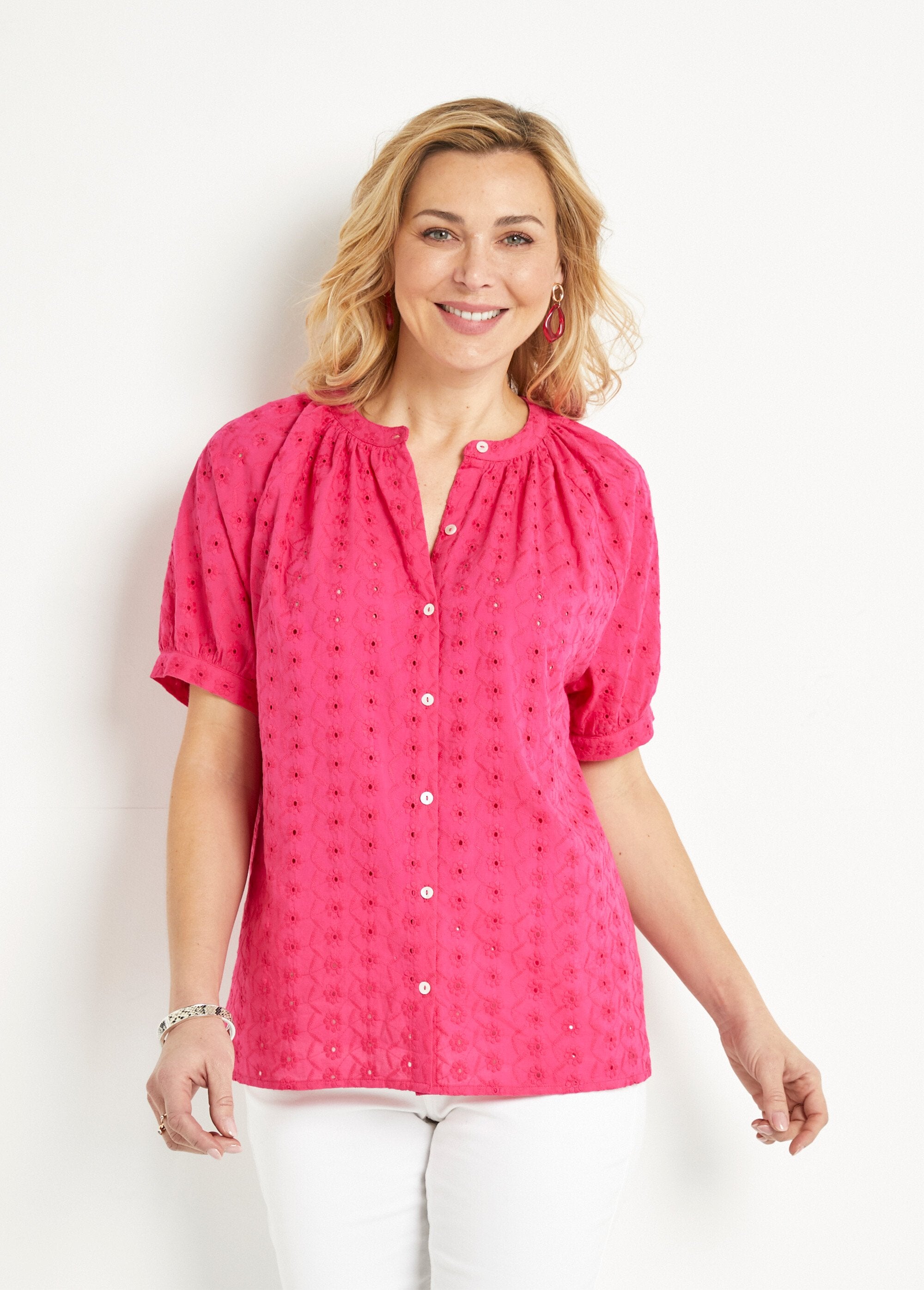 Los_katoenen_shirt,_geborduurd,_kraagloos_Fuchsia_FA1_slim