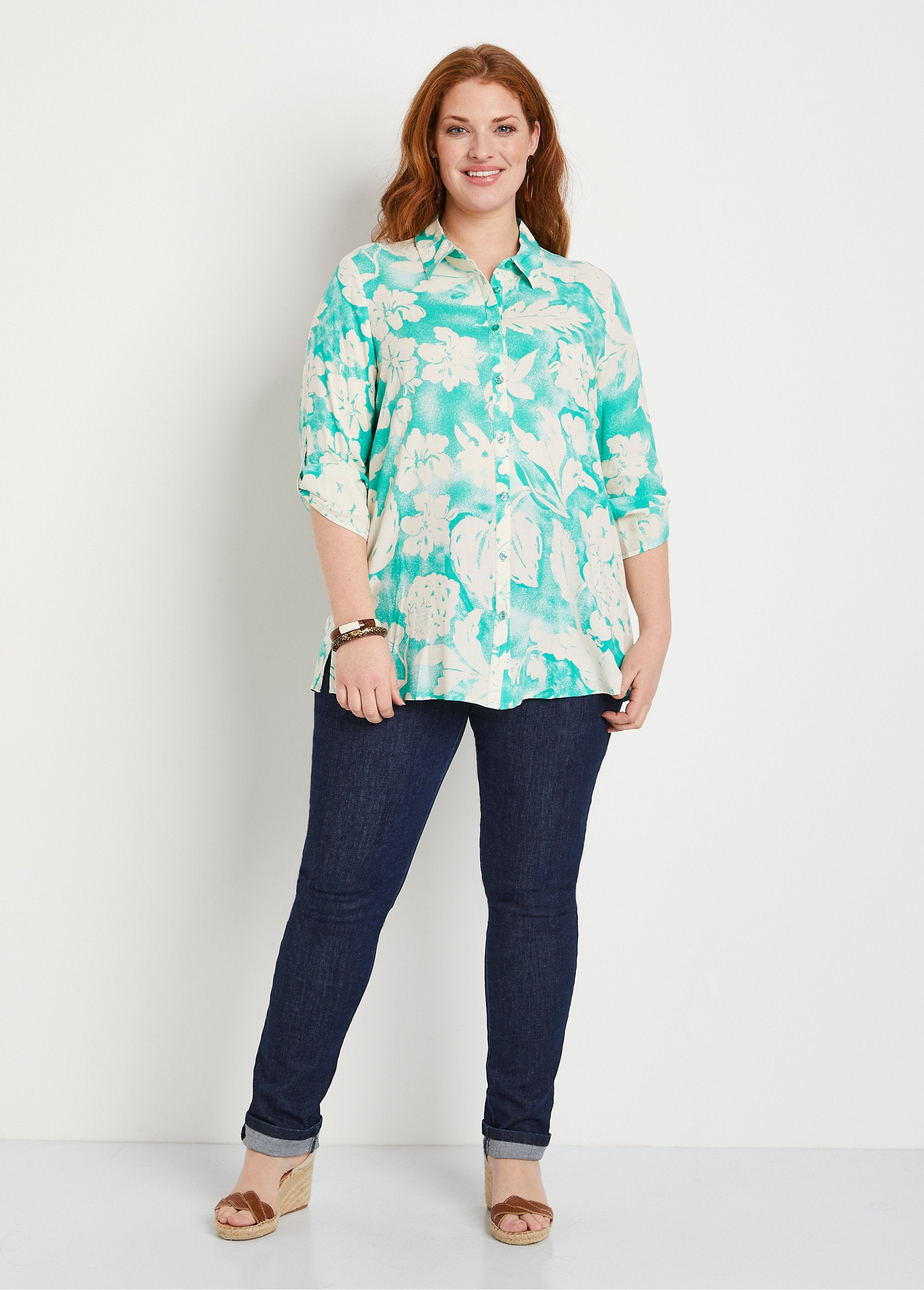 Losvallende_lange_gebloemde_blouse_Groen_en_wit_SF1_curvy