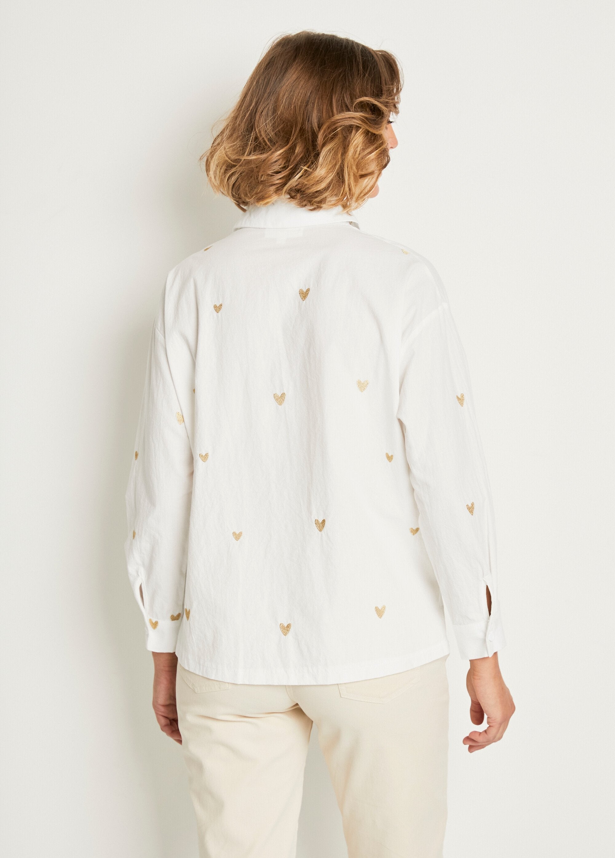 Blouse_met_goudkleurig_curs_borduurwerk_Blanc_DO1_slim