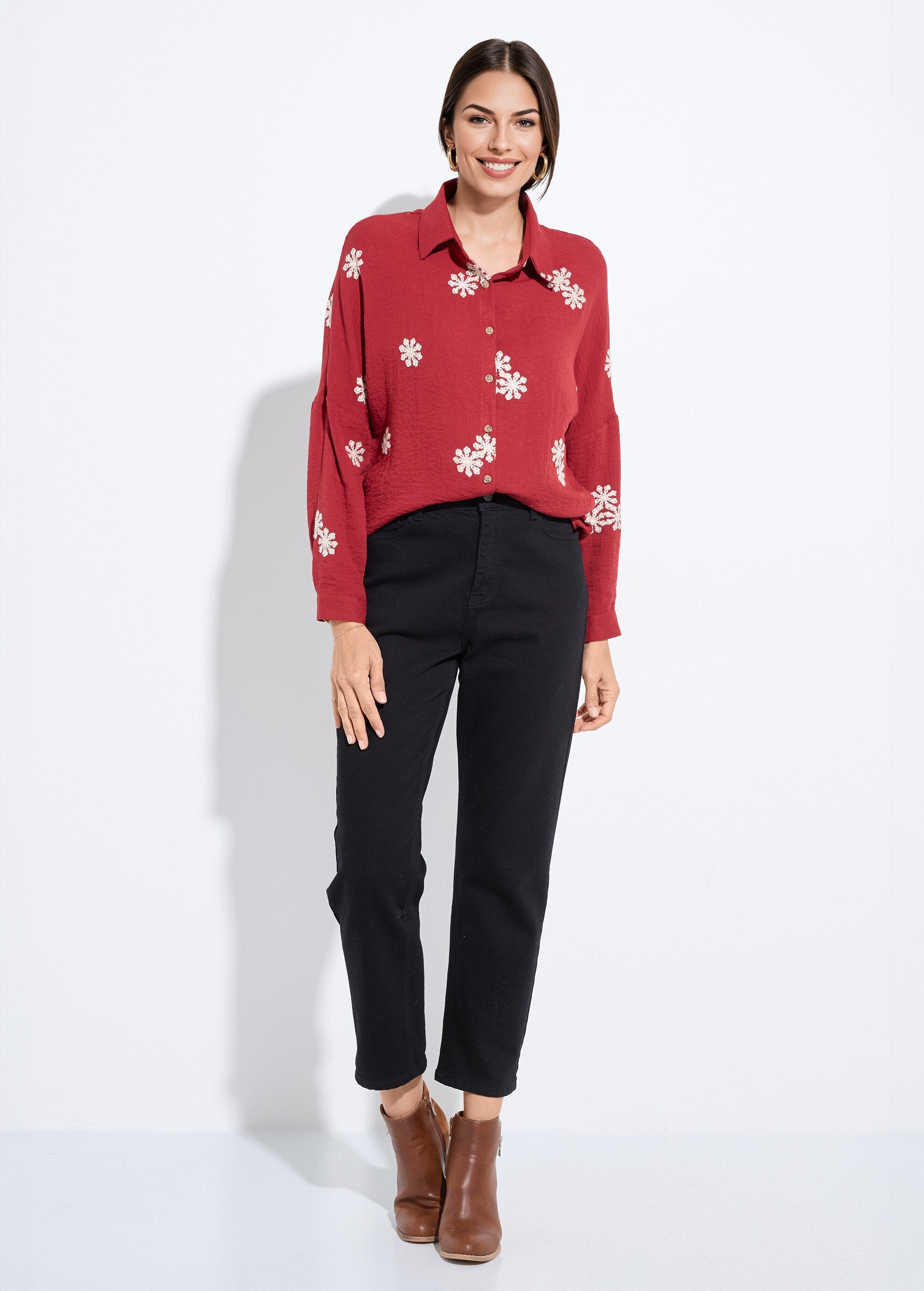 Blouse_met_gestileerd_bloemenborduursel_Bordeaux_SF1_slim