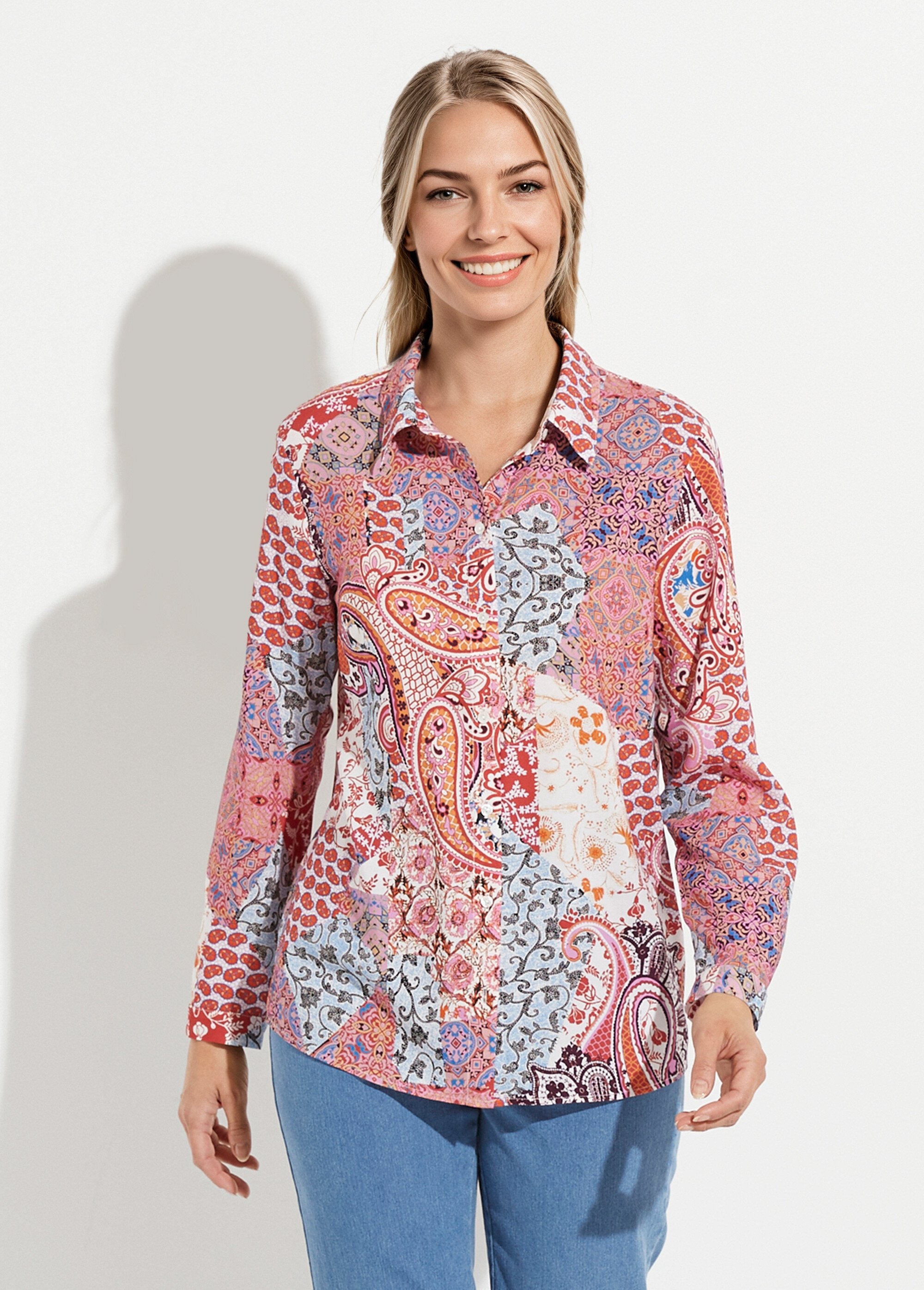 Lange_blouse_met_knoopsluiting_en_vloeiende_kasjmierprint_Imprime_rose_FA1_slim