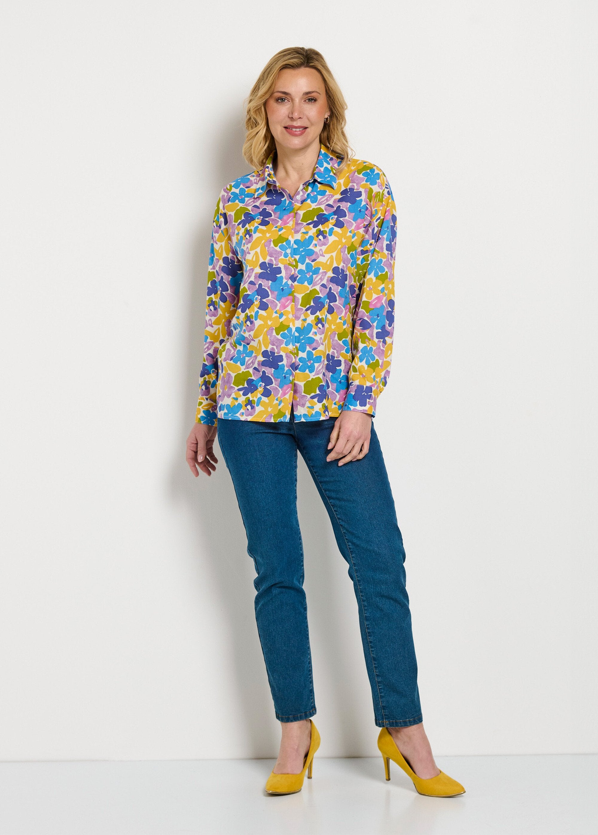 Lange_blouse_met_knoopsluiting_en_vloeiende_bloemenprint_Multicolore_SF1_slim