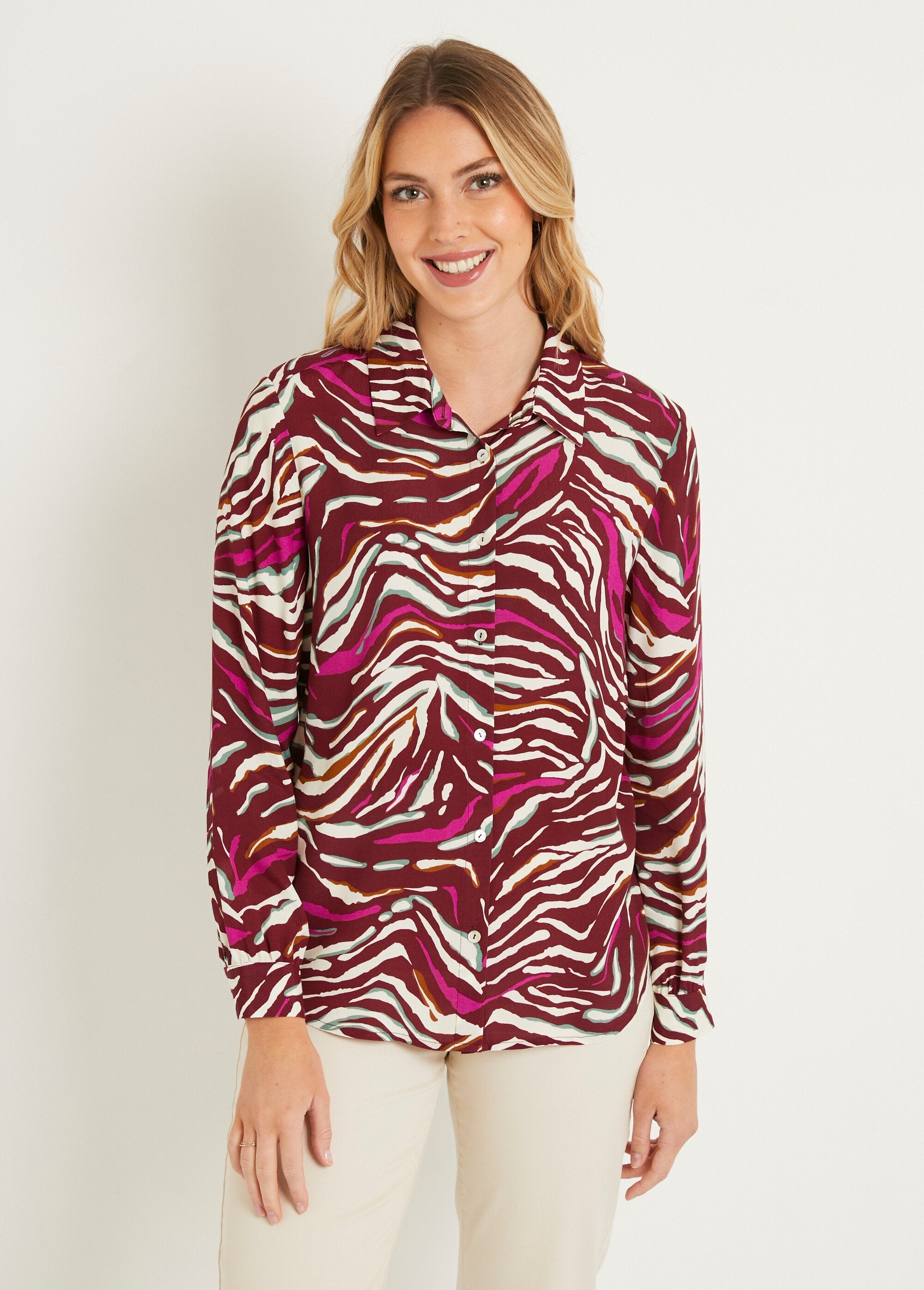 Lange_blouse_met_zebraprint_en_knoopsluiting_Prune_et_rose_FA1_slim