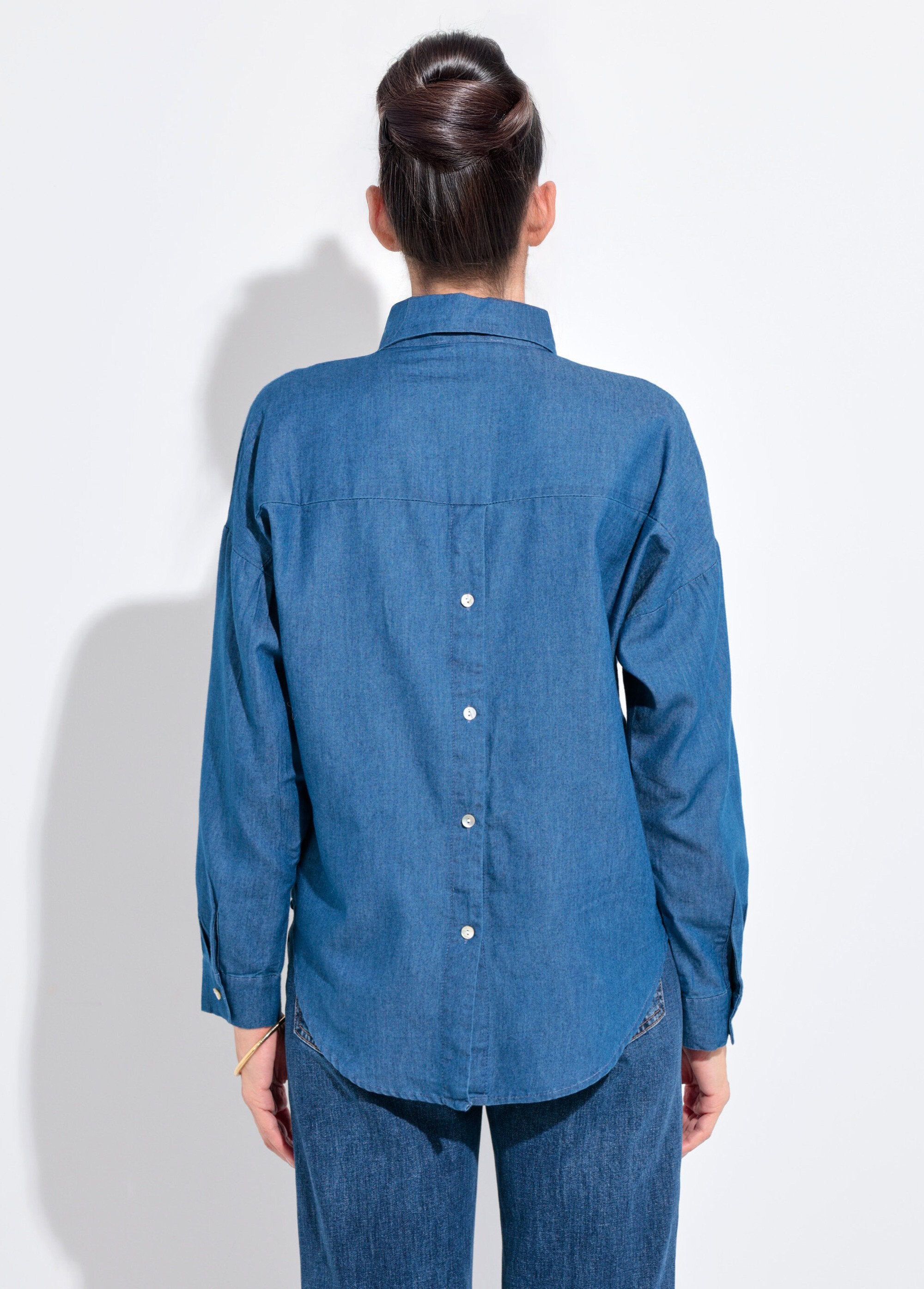 Chambray_overhemd_met_lange_mouwen_en_getailleerde_kraag_Denim_DO1_slim
