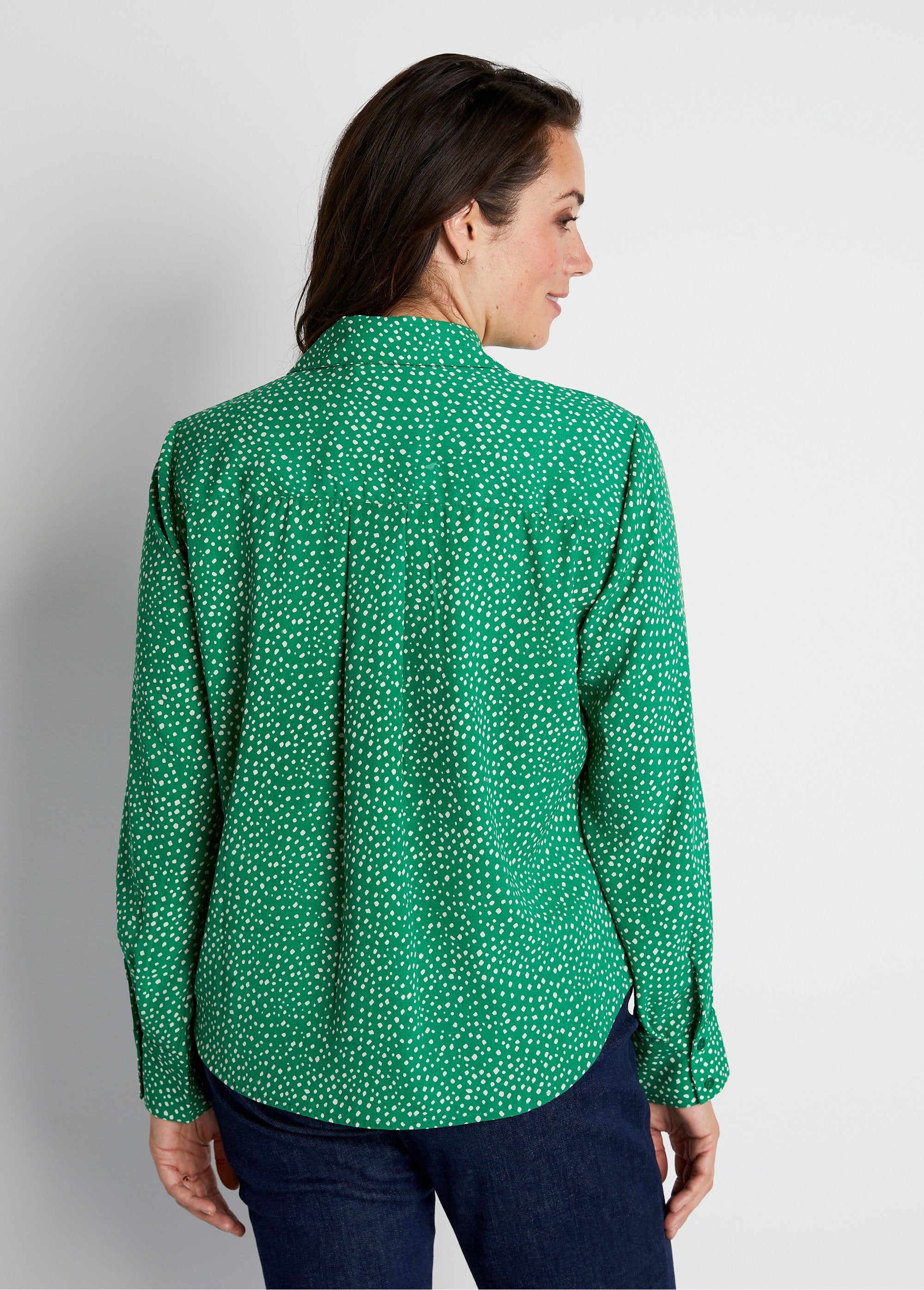 Rechte_blouse_met_polka_dot_print_Ecru_groen_DO1_curvy