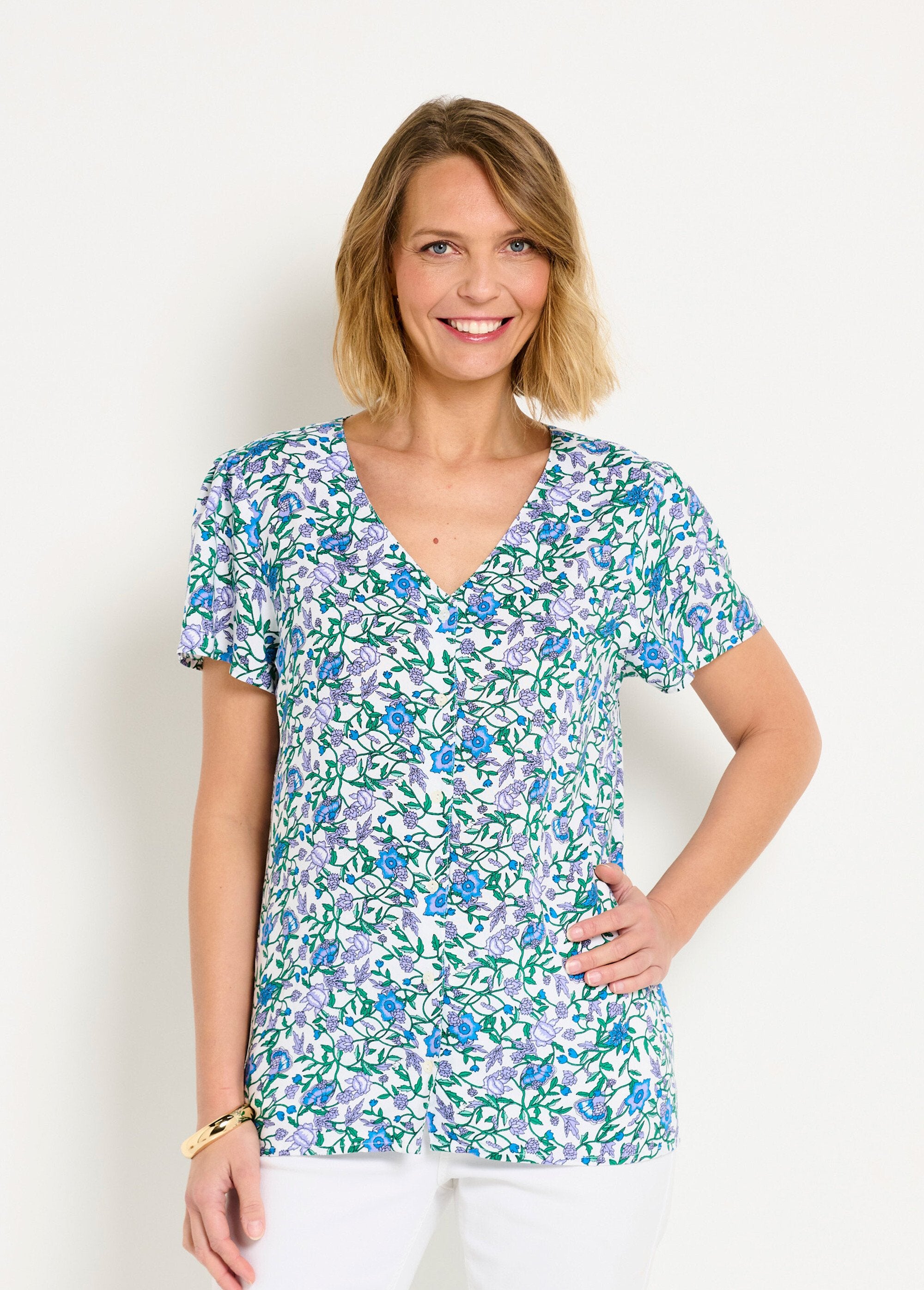 Gebloemde_blouse_met_korte_mouwen_en_V-hals_Imp_vert_FA1_slim