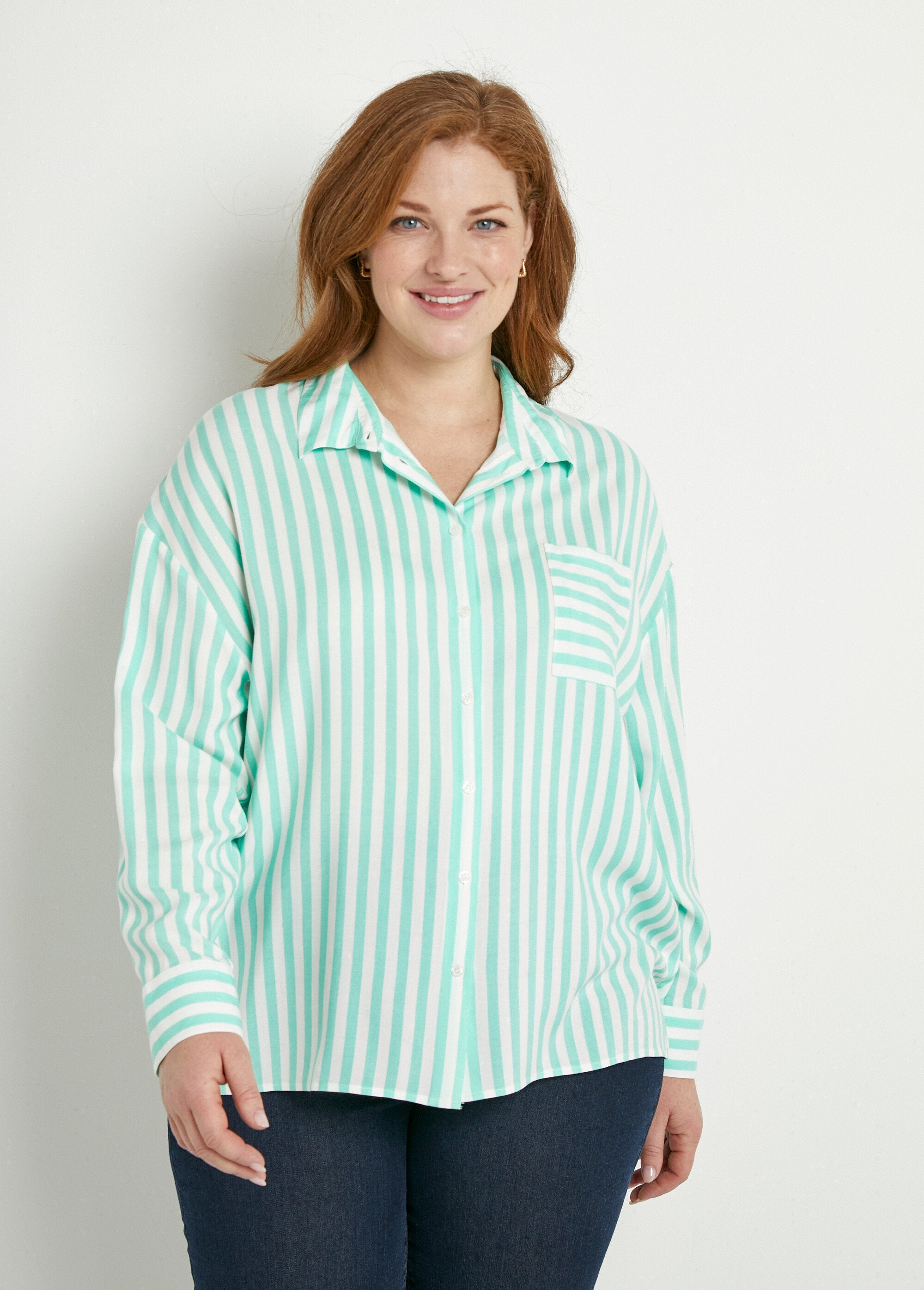 Gestreepte_vloeiende_blouse_met_lange_mouwen_Vert_et_blanc_FA1_curvy