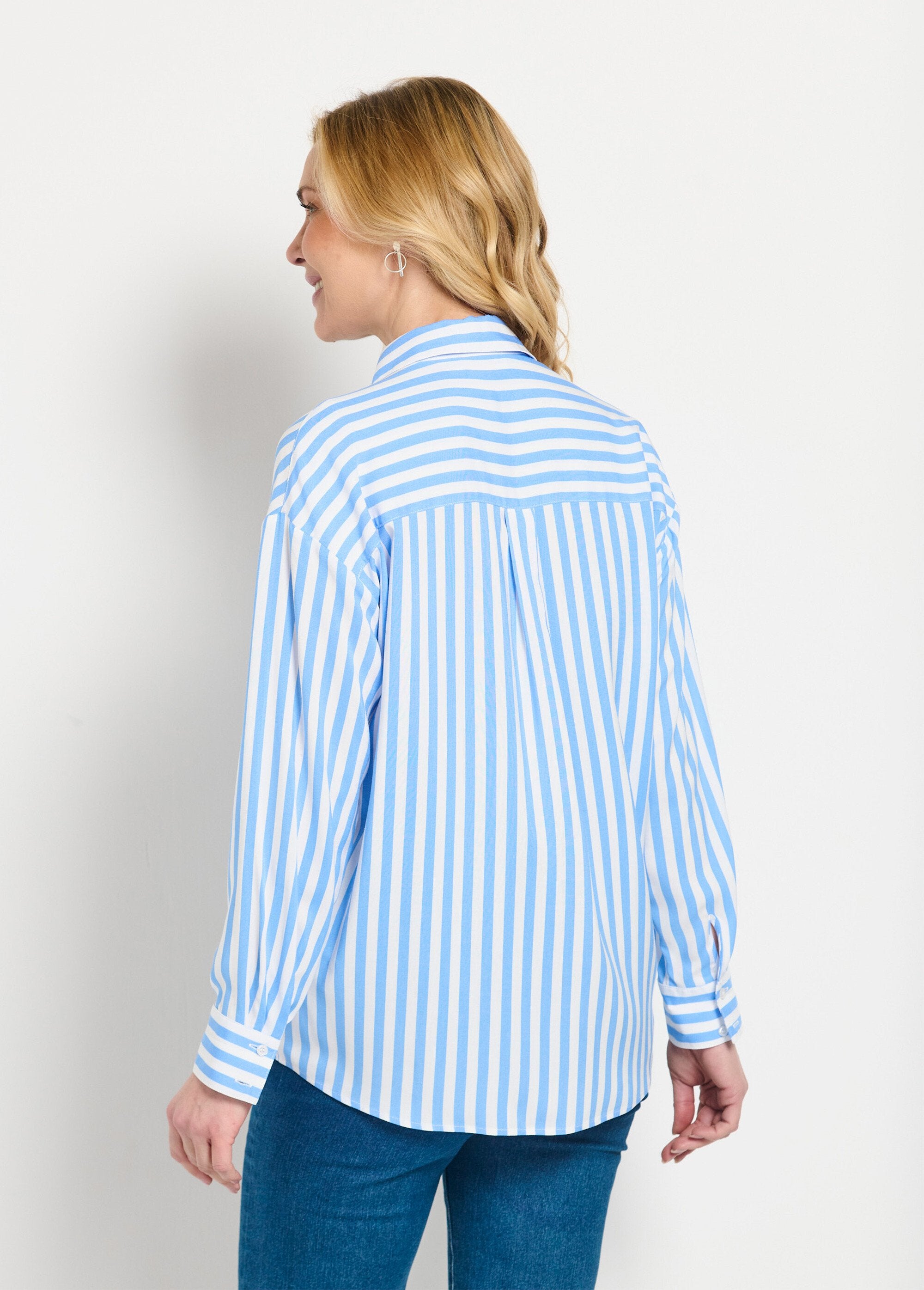 Gestreepte_vloeiende_blouse_met_lange_mouwen_Bleu_et_blanc_DO1_slim