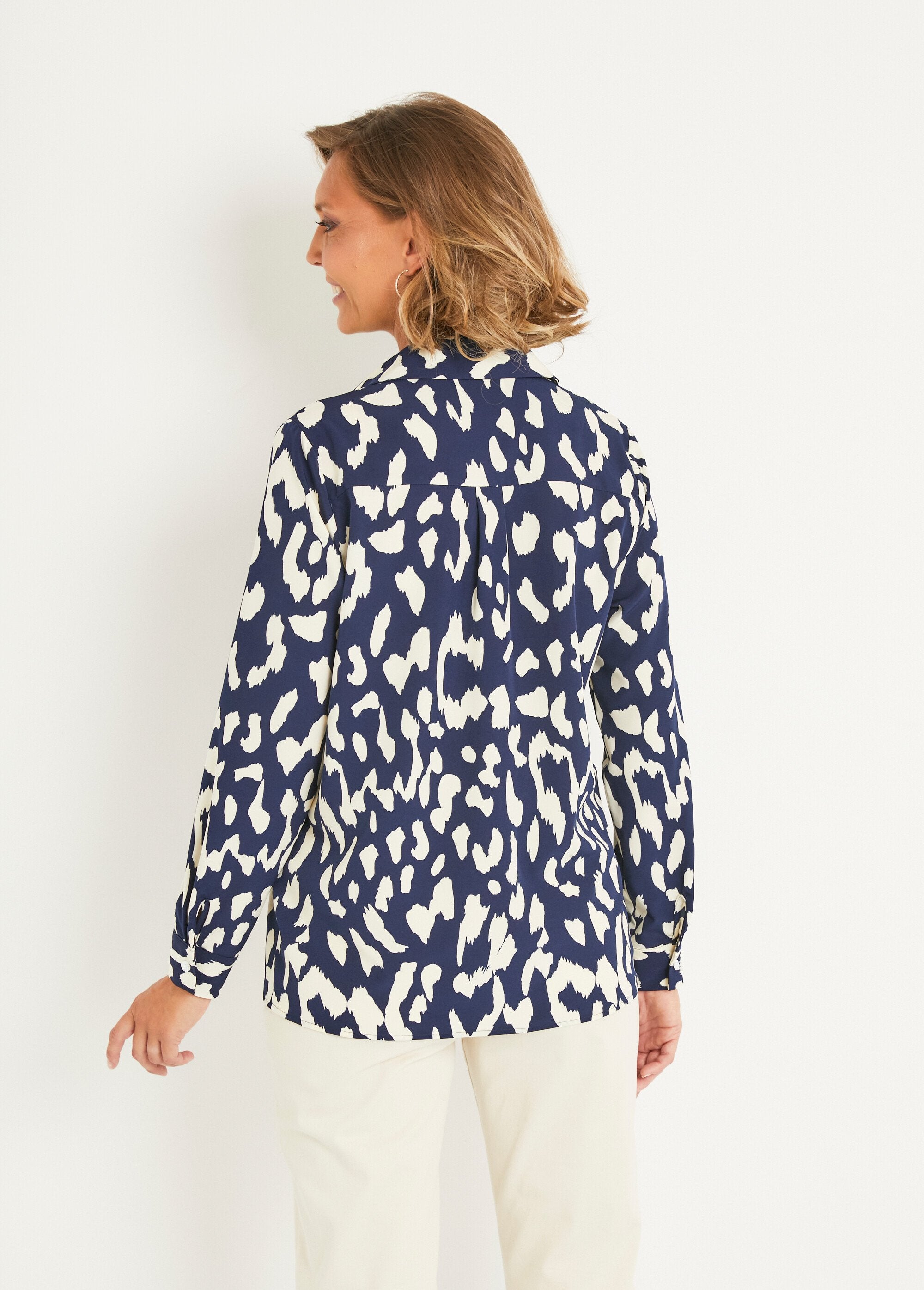 Blouse_met_contrasterende_grafische_print_Bleu_et_blanc_DO1_slim