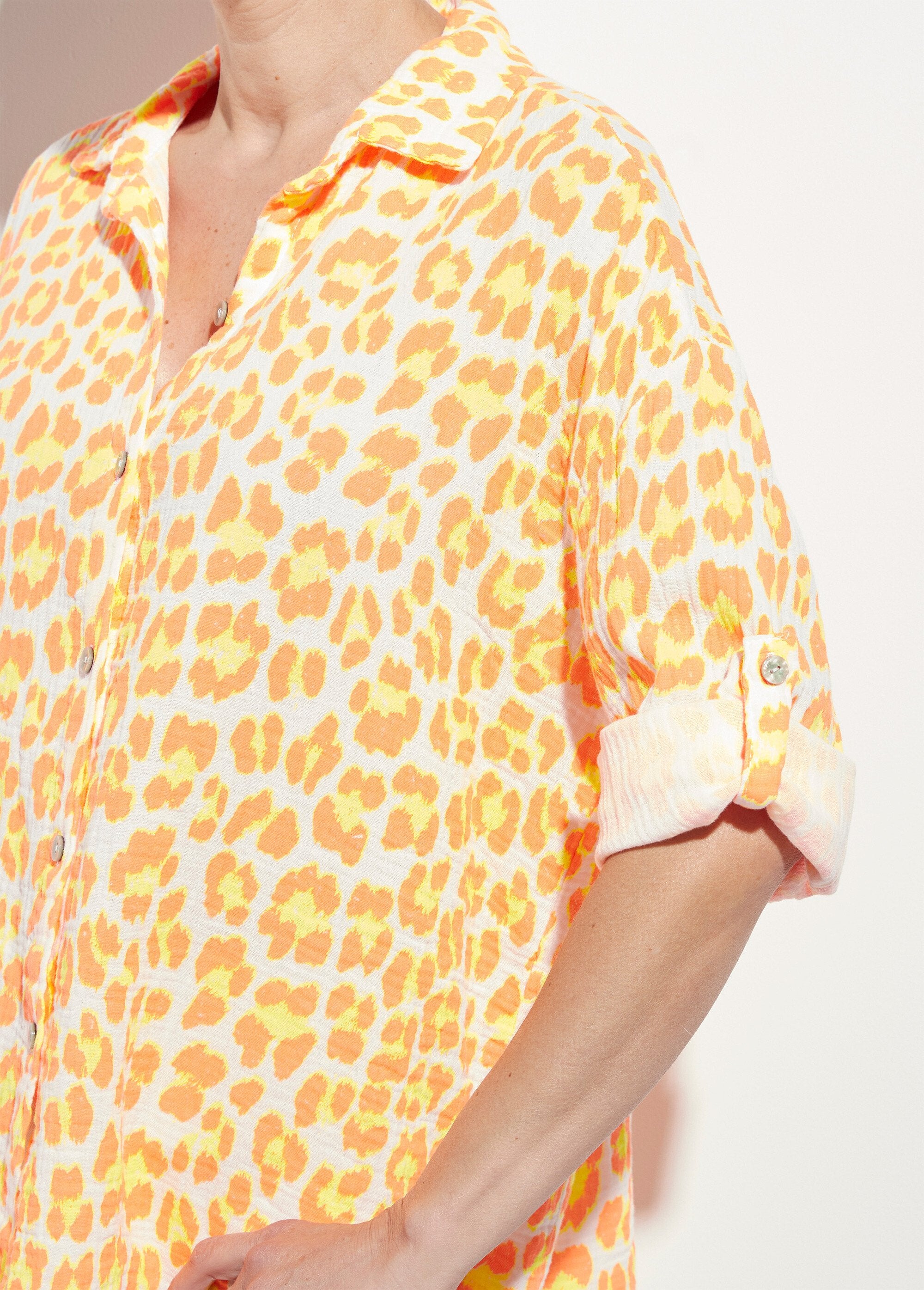Fluorescerende_luipaardblouse_van_katoenen_gaas_Orange_DE1_slim