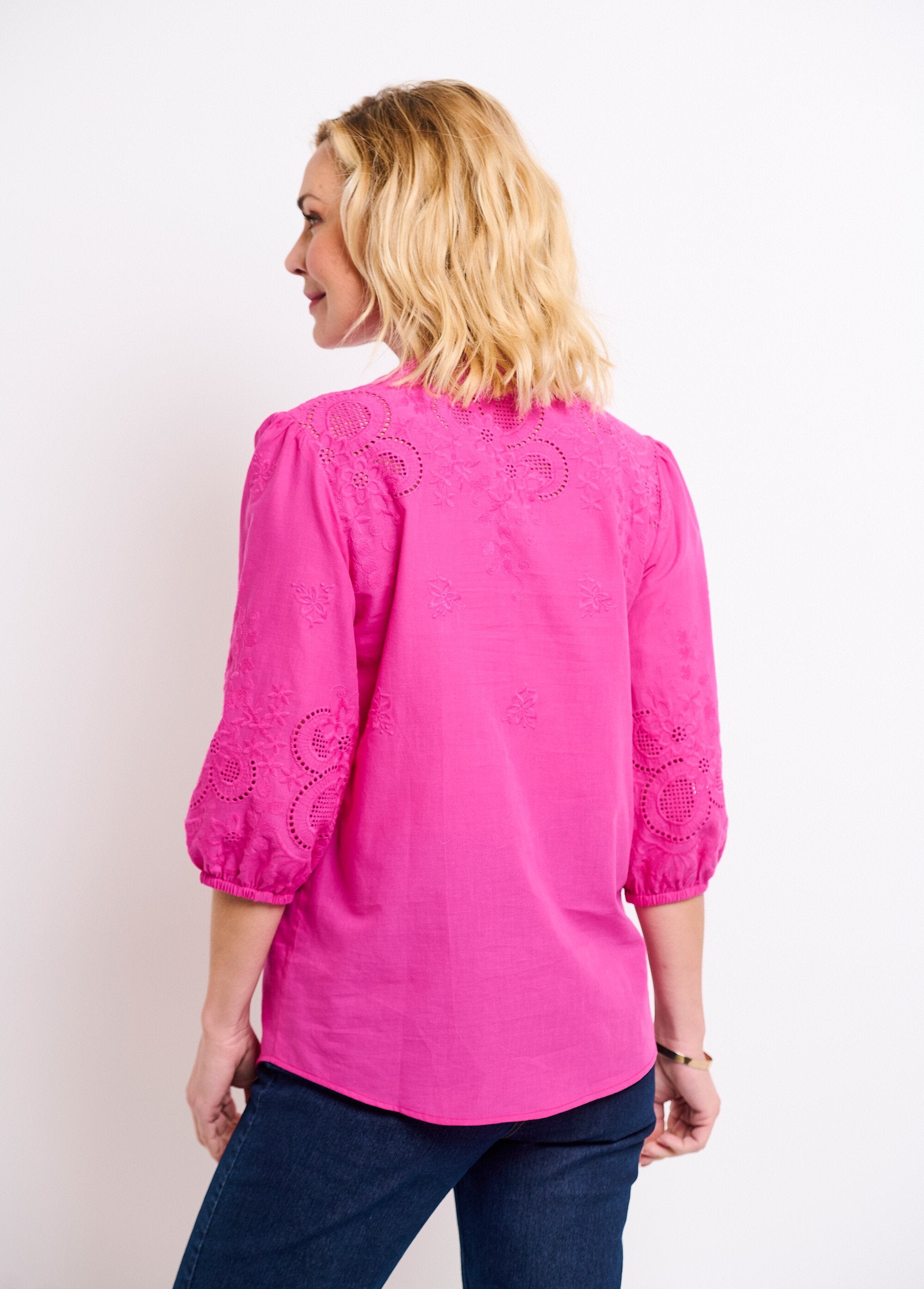 Lange_geborduurde_katoenen_blouse,_3/4_mouwen_Rose_DO1_slim