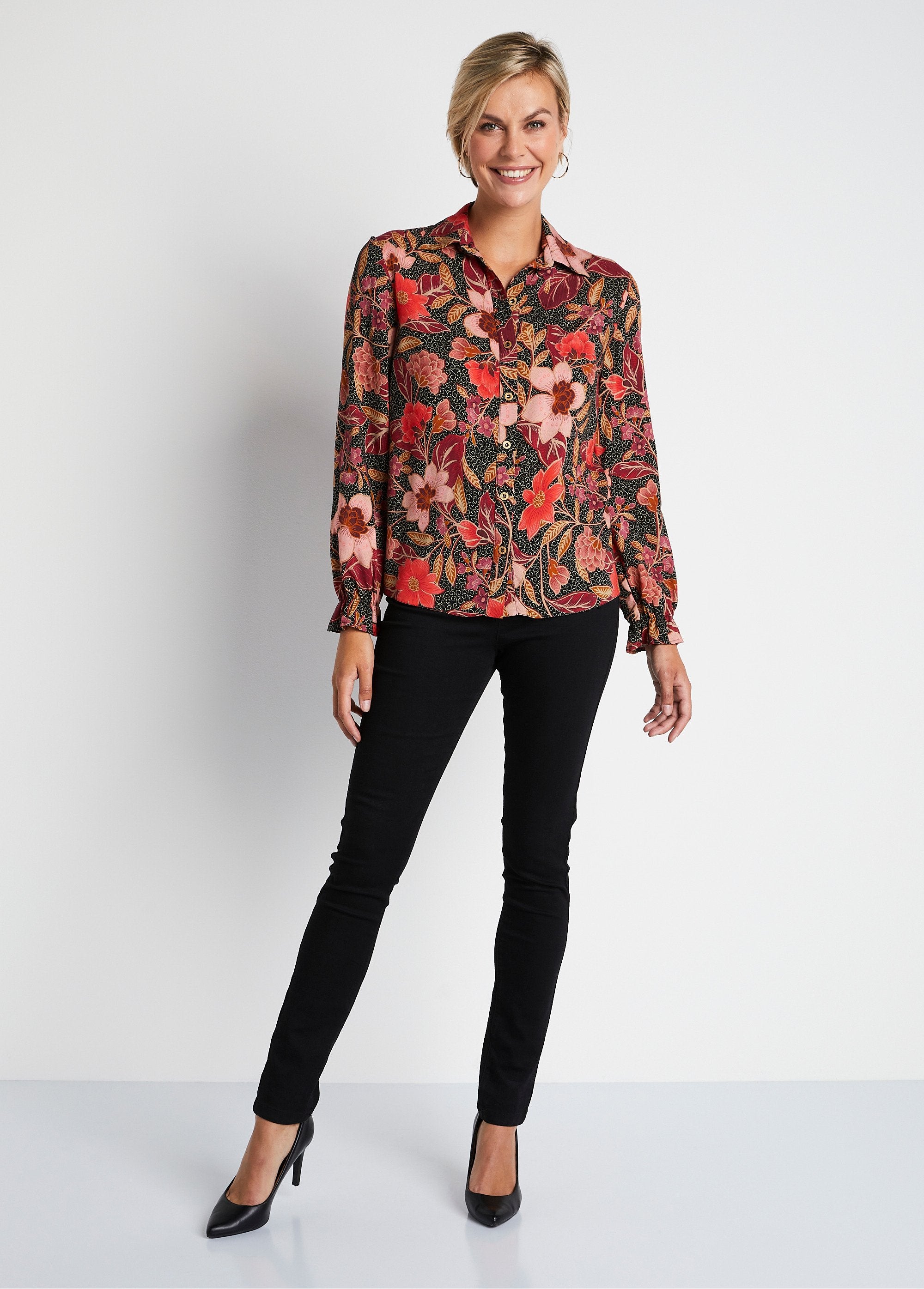 Gebloemde_blouse_met_lange_mouwen_Koraal_imp_SF1_slim