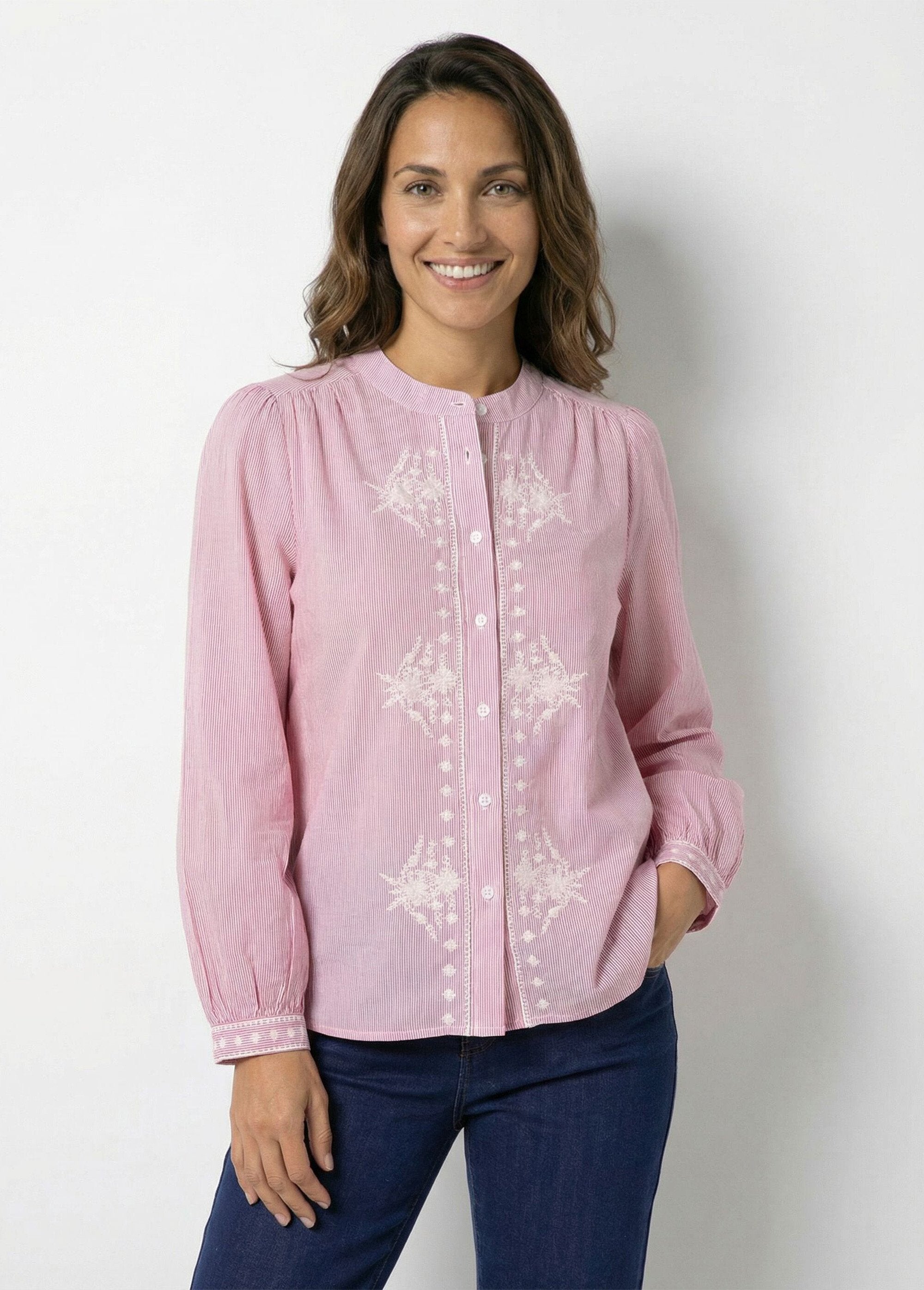 Gestreepte_blouse_met_ronde_hals_en_borduursel_Rouge_FA1_slim