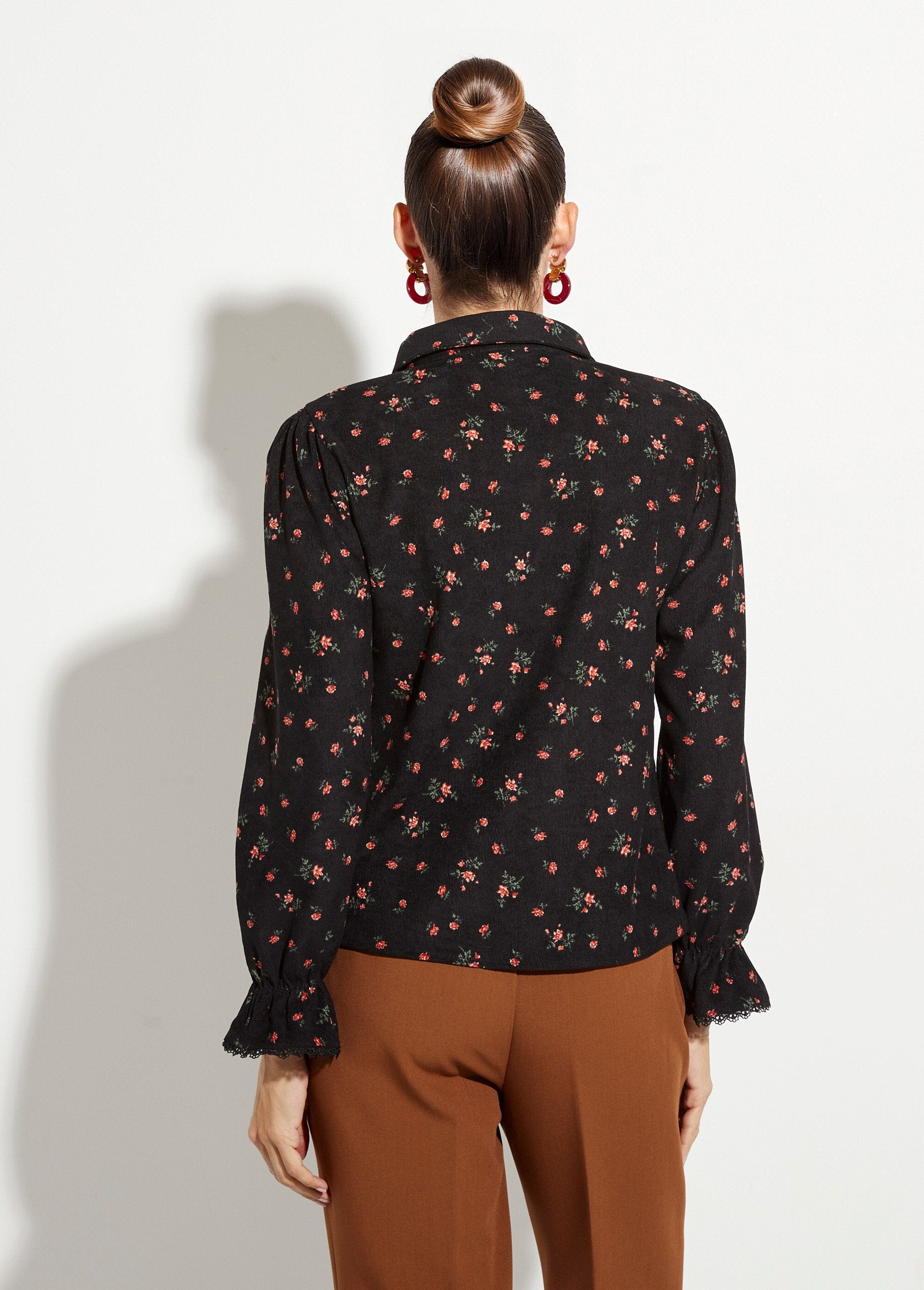 Fluwelen_milleraies_blouse_met_rozenpatroon_Noir_imprime_DO1_slim