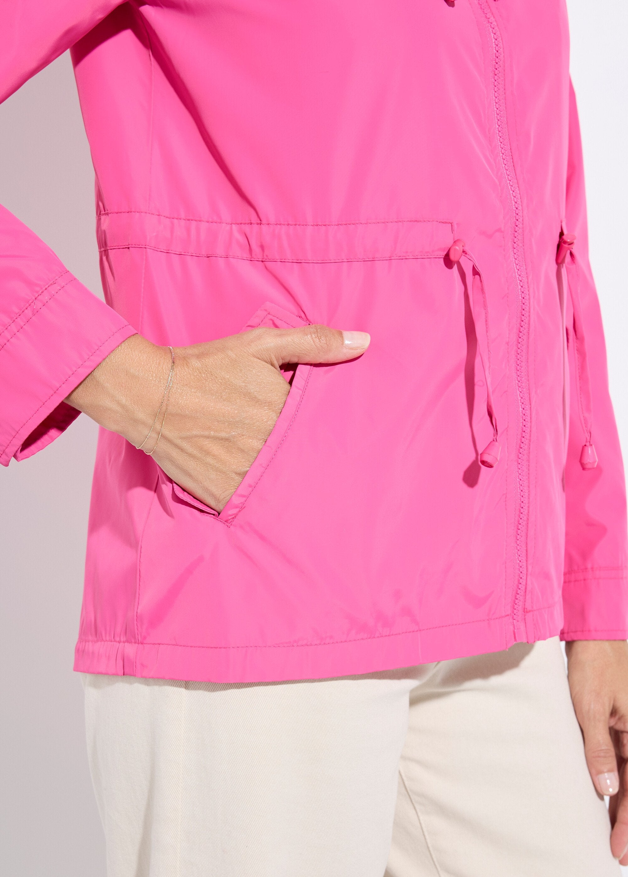 Windjack_met_capuchon_en_strakke_tailleband_Fuchsia_DE2_slim