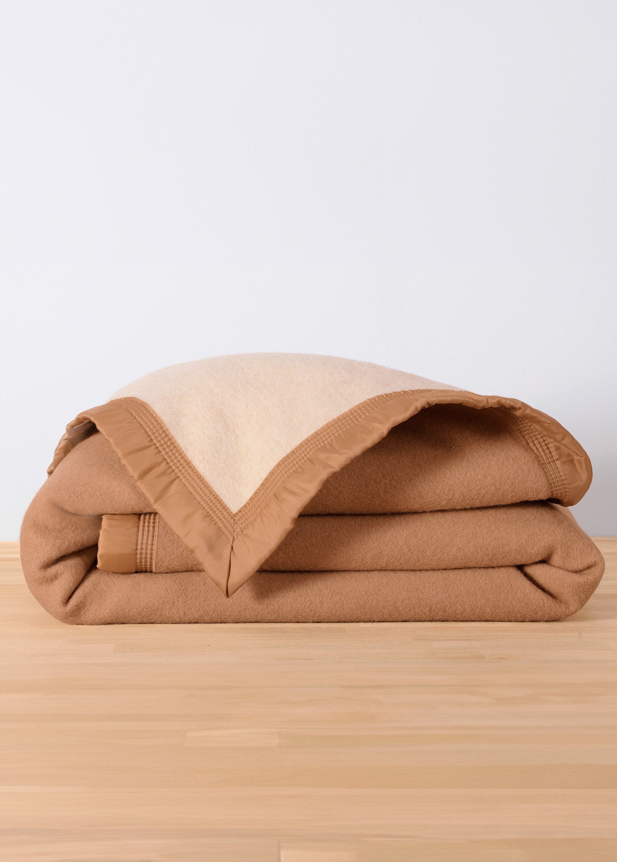 Tweekleurige_deken_van_zuiver_wol_600_g/m²._BEIGE_FA1_slim
