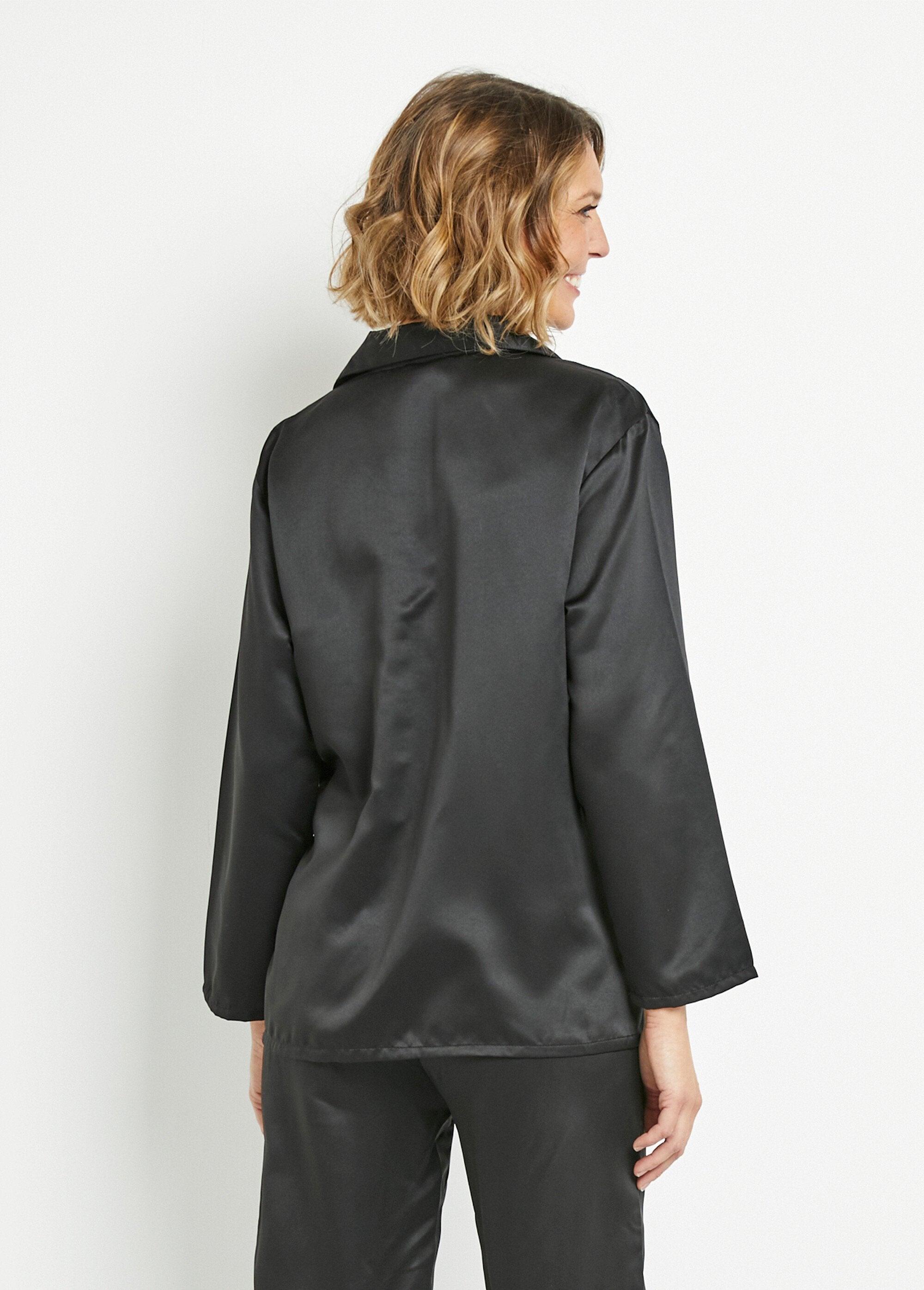 Satijnen_pyjamajasje_Noir_DO1_slim