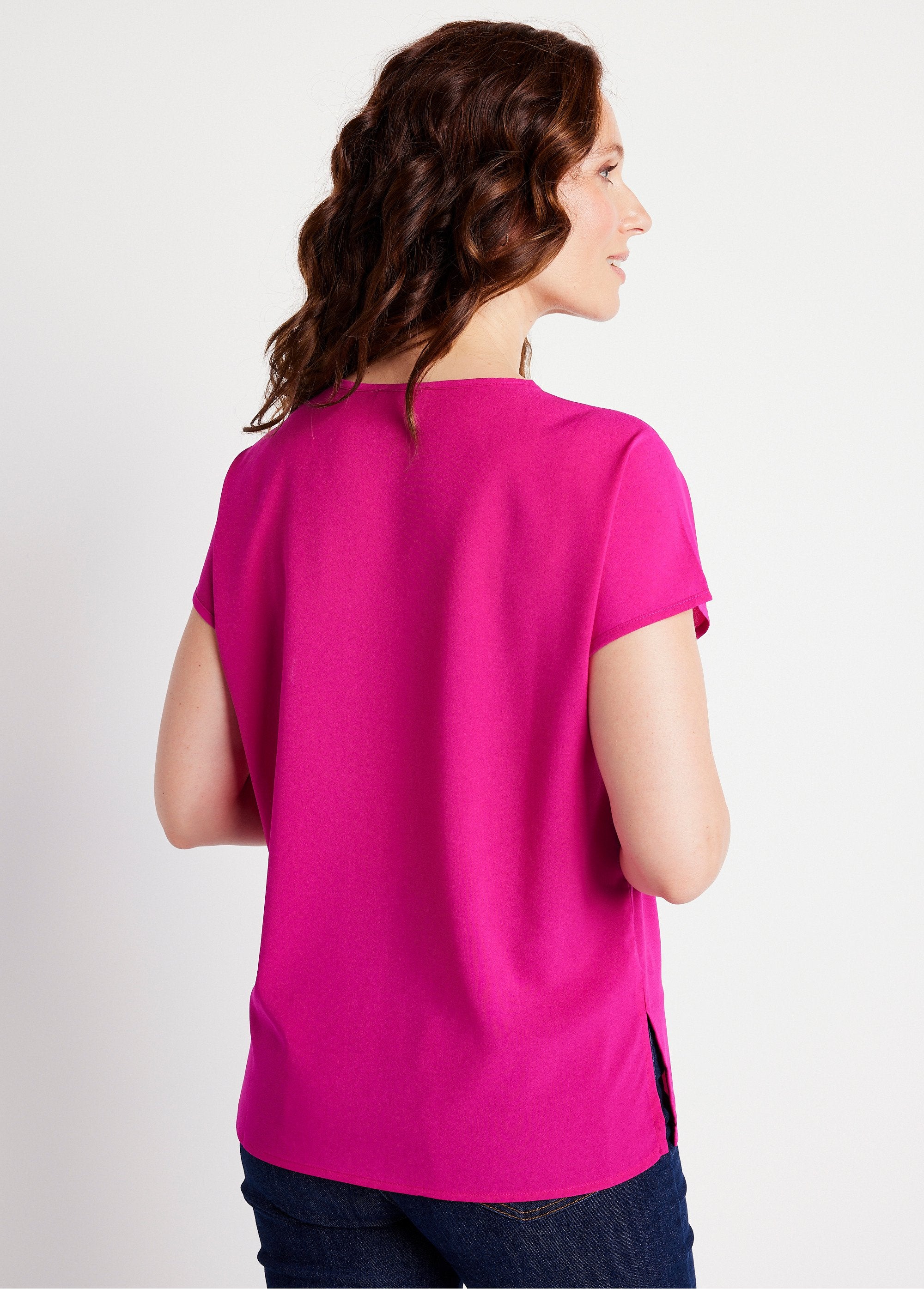 Top_met_lange_mouwen_en_borduursel_in_ronde_hals_Fuchsia_DO1_slim