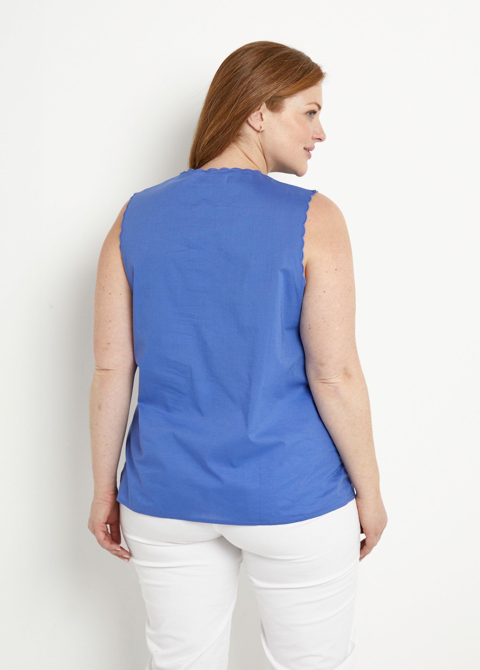 Effen_geborduurde_katoenen_tanktop_Bleu_DO1_curvy
