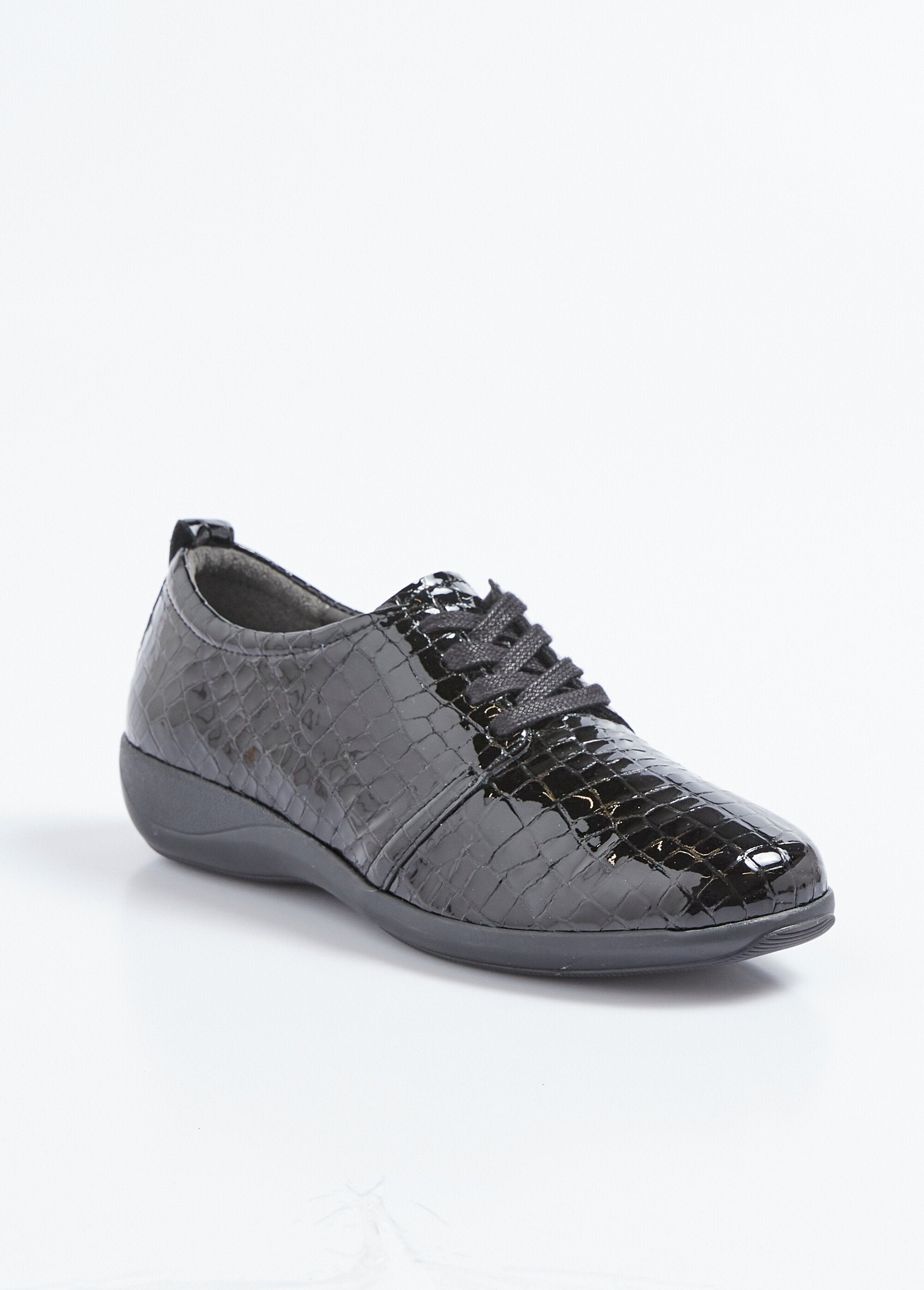 Reptiel-look_lakleren_derbies_met_brede_vetersluiting_Vernis_noir_FA1_slim