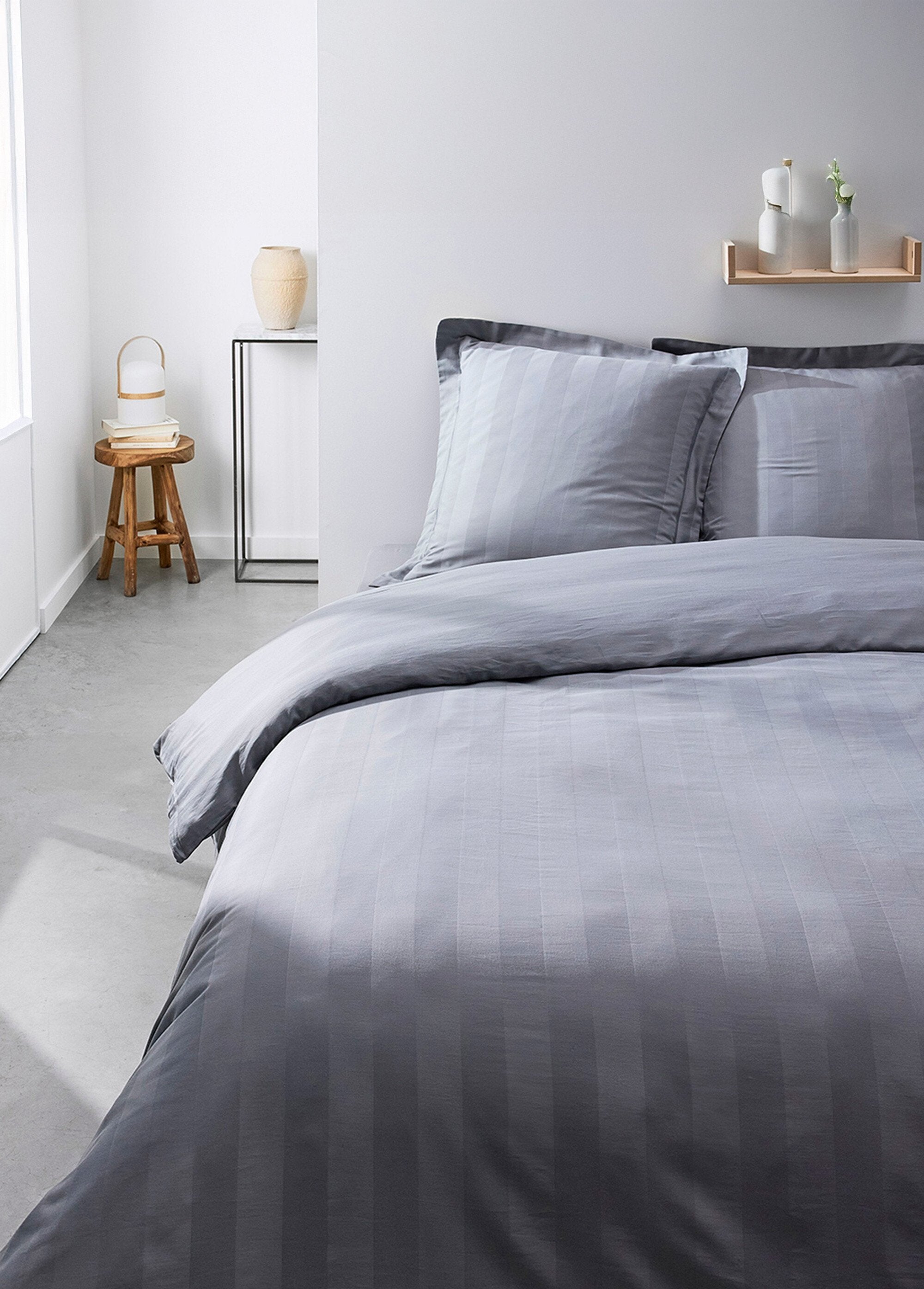 Hoeslaken_katoen_satijn_met_strepen_Gris_SF1_slim