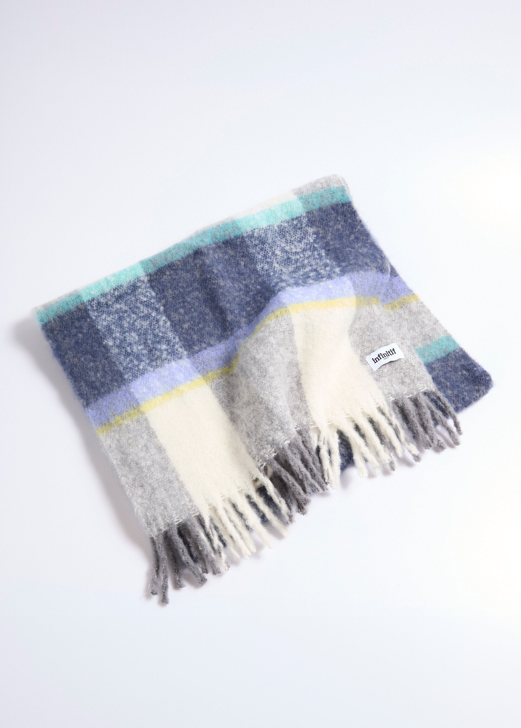 Warme_geruite_sjaal_met_franjes_Carreau_bleu_FA1_slim