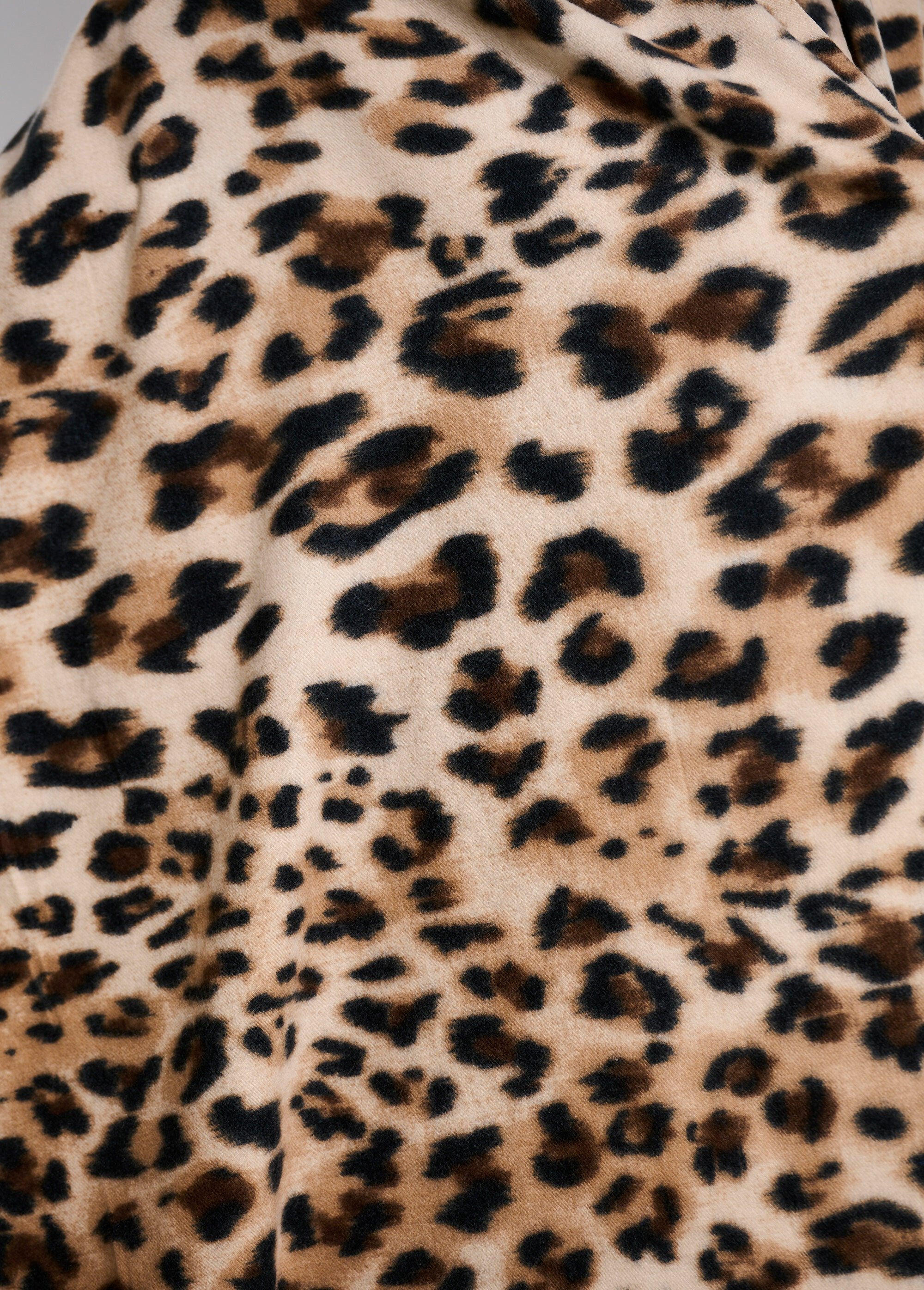 Warme_wollen_sjaal_met_luipaardprint_Leopard_DE2_slim