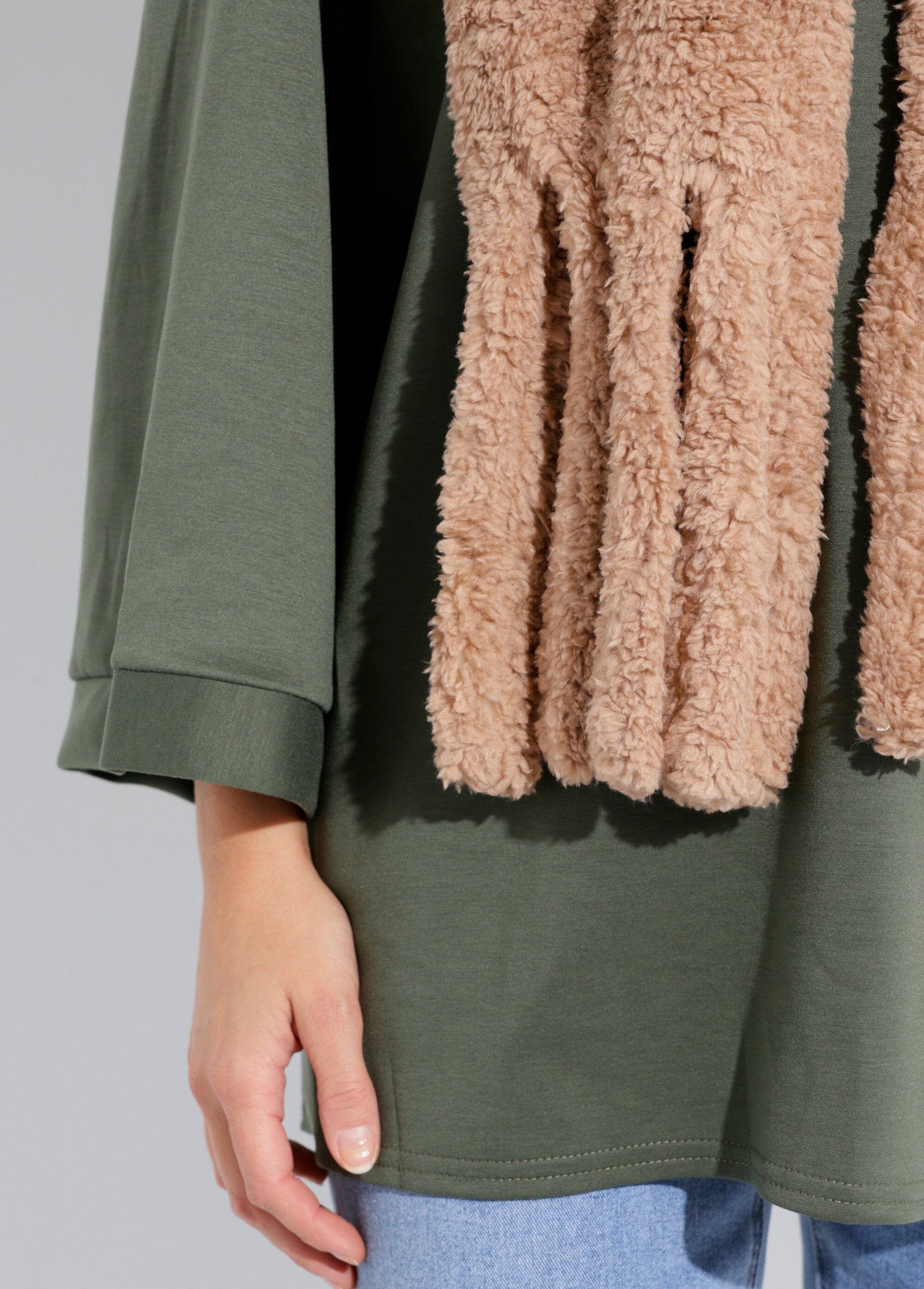 Warme_sjaal,_effen_sherpa_fleece_Taupe_DE1_slim