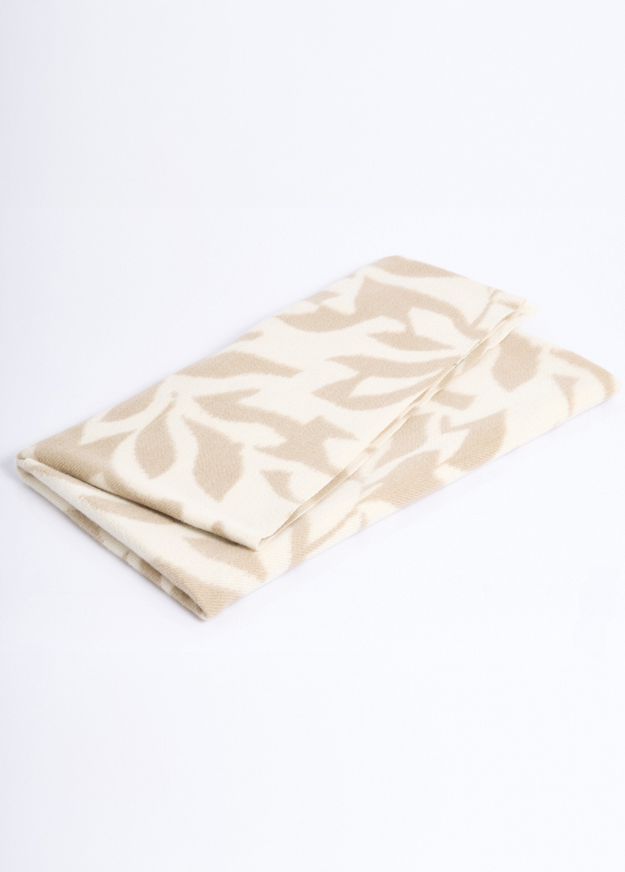 Echarpe_fine_en_lainage_motif_acanthes_Beige_DE1_slim