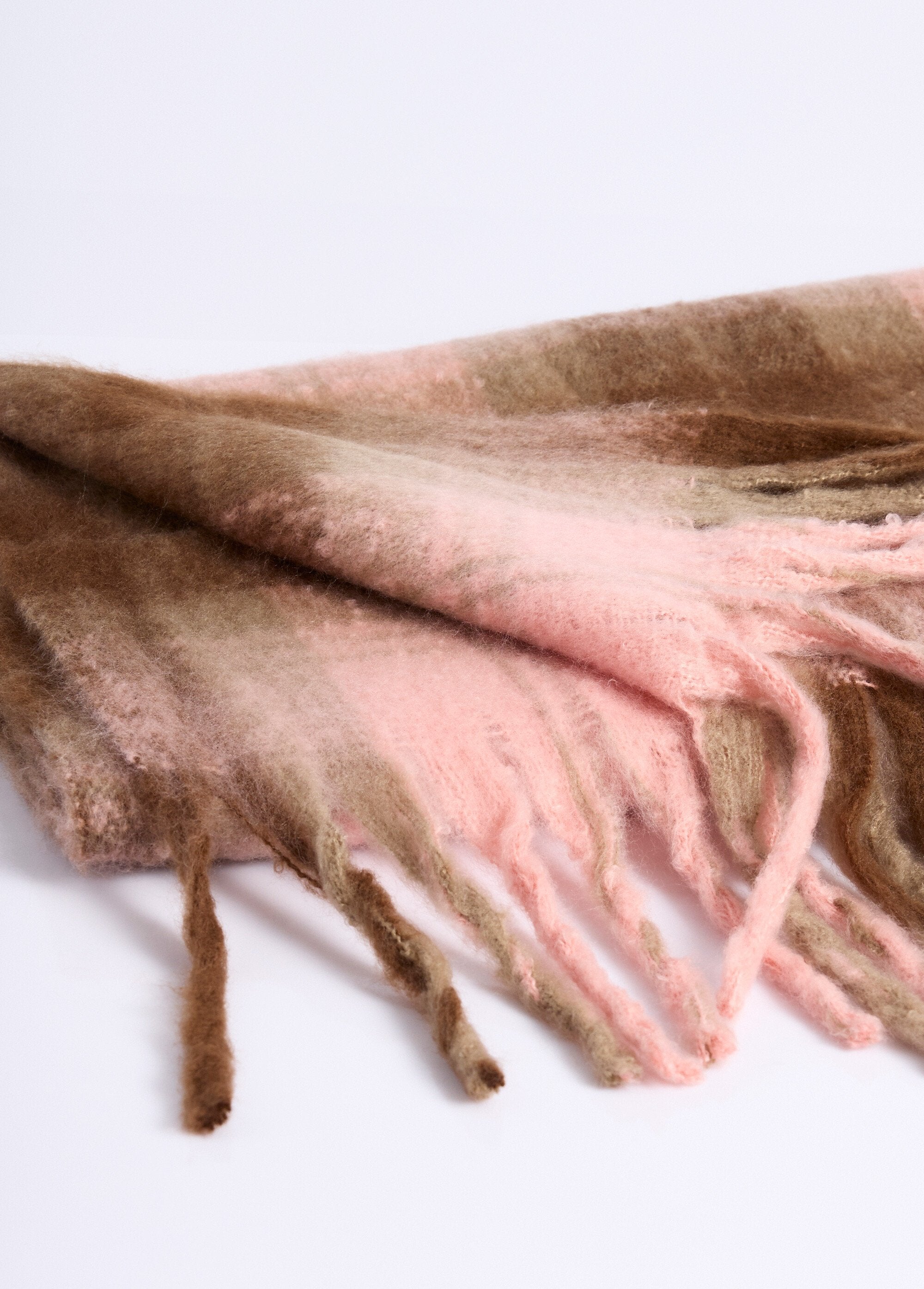 Echarpe_longue_à_carreaux,_à_franges_Carreaux_rose_DE1_slim