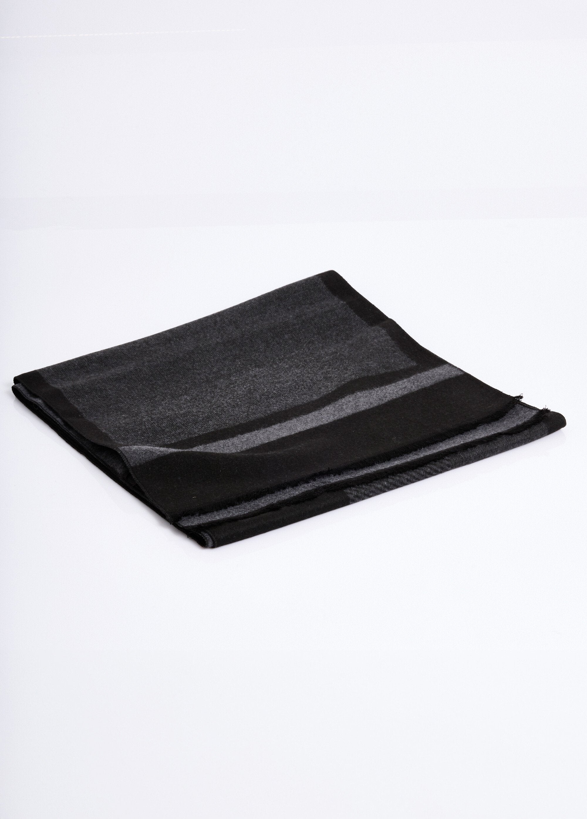 Echarpe_motifs_bicolores_petites_franges_Noir_FA1_slim