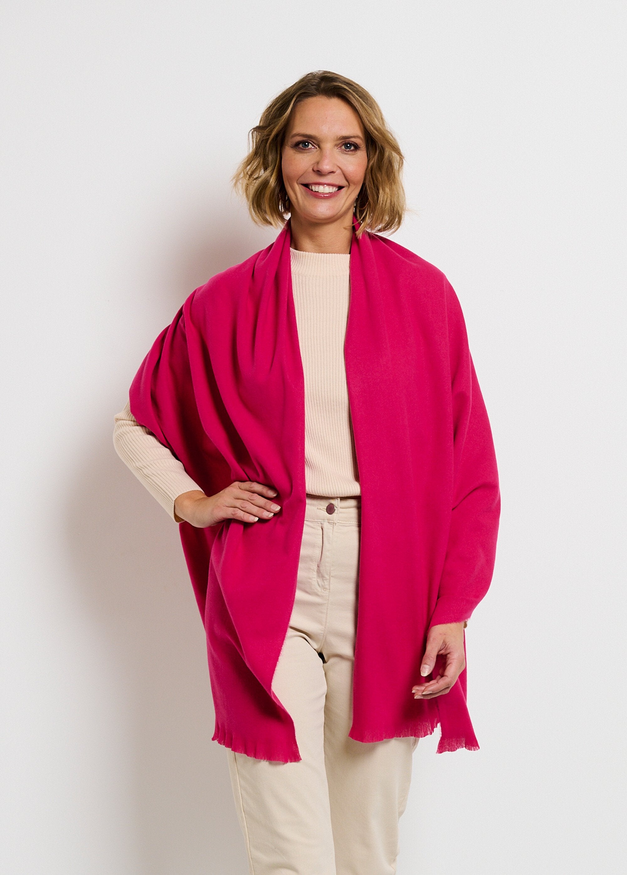 Trendy_warme_sjaal_met_kleine_franjes_Fuchsia_FA2_slim