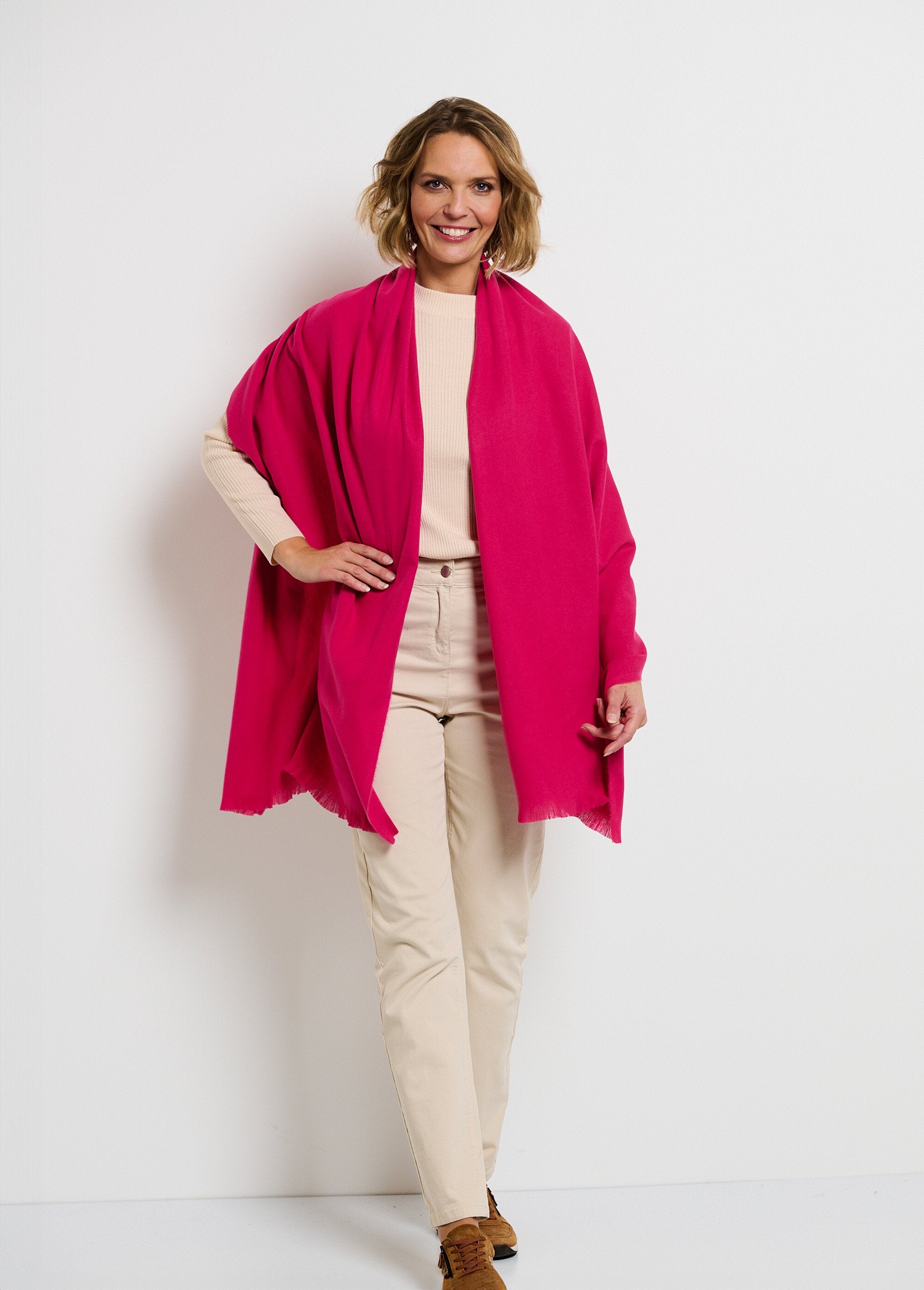 Trendy_warme_sjaal_met_kleine_franjes_Fuchsia_SF1_slim