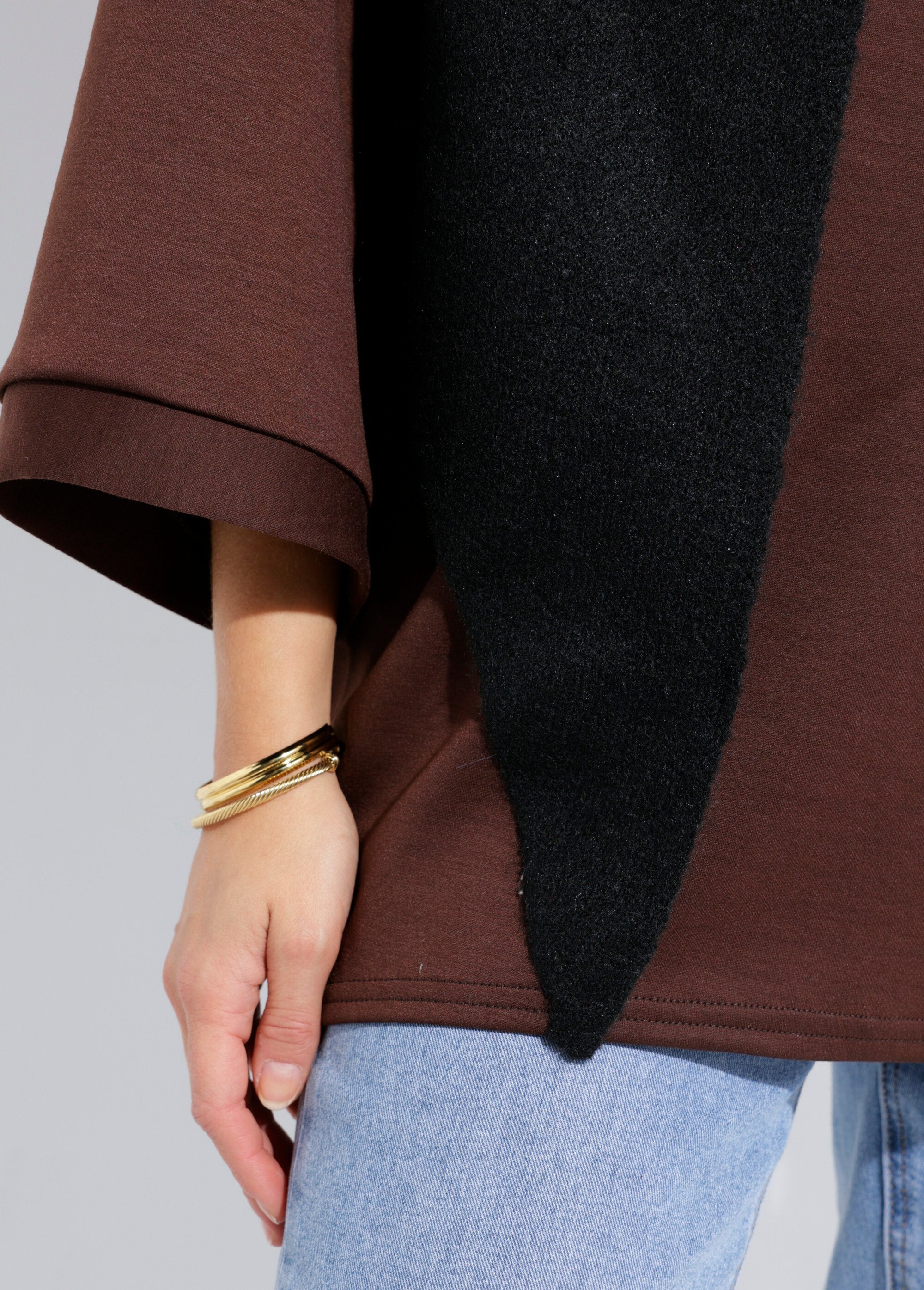 Warme_driehoekige_sjaal,_gebreid_wol_Noir_DE1_slim