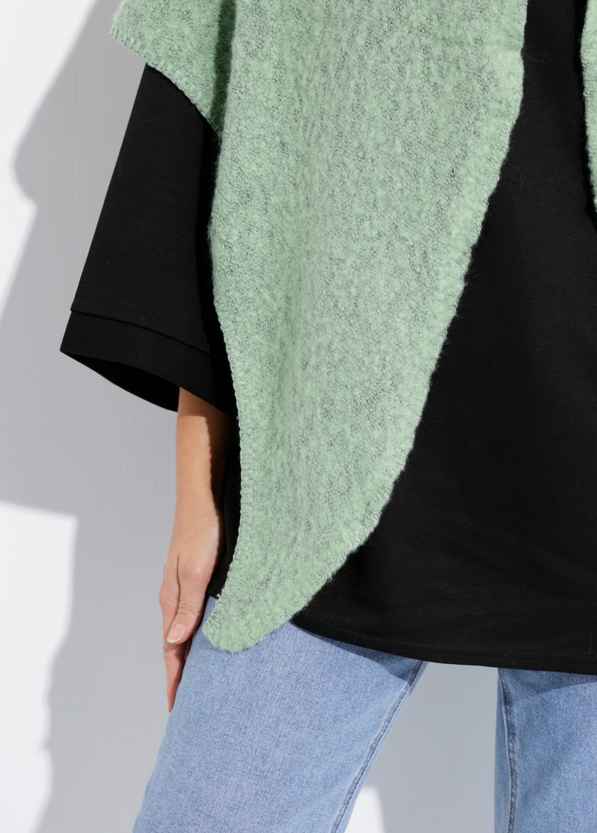 Zachte_en_warme_gebreide_driehoeksjaal_Vert_DE1_slim