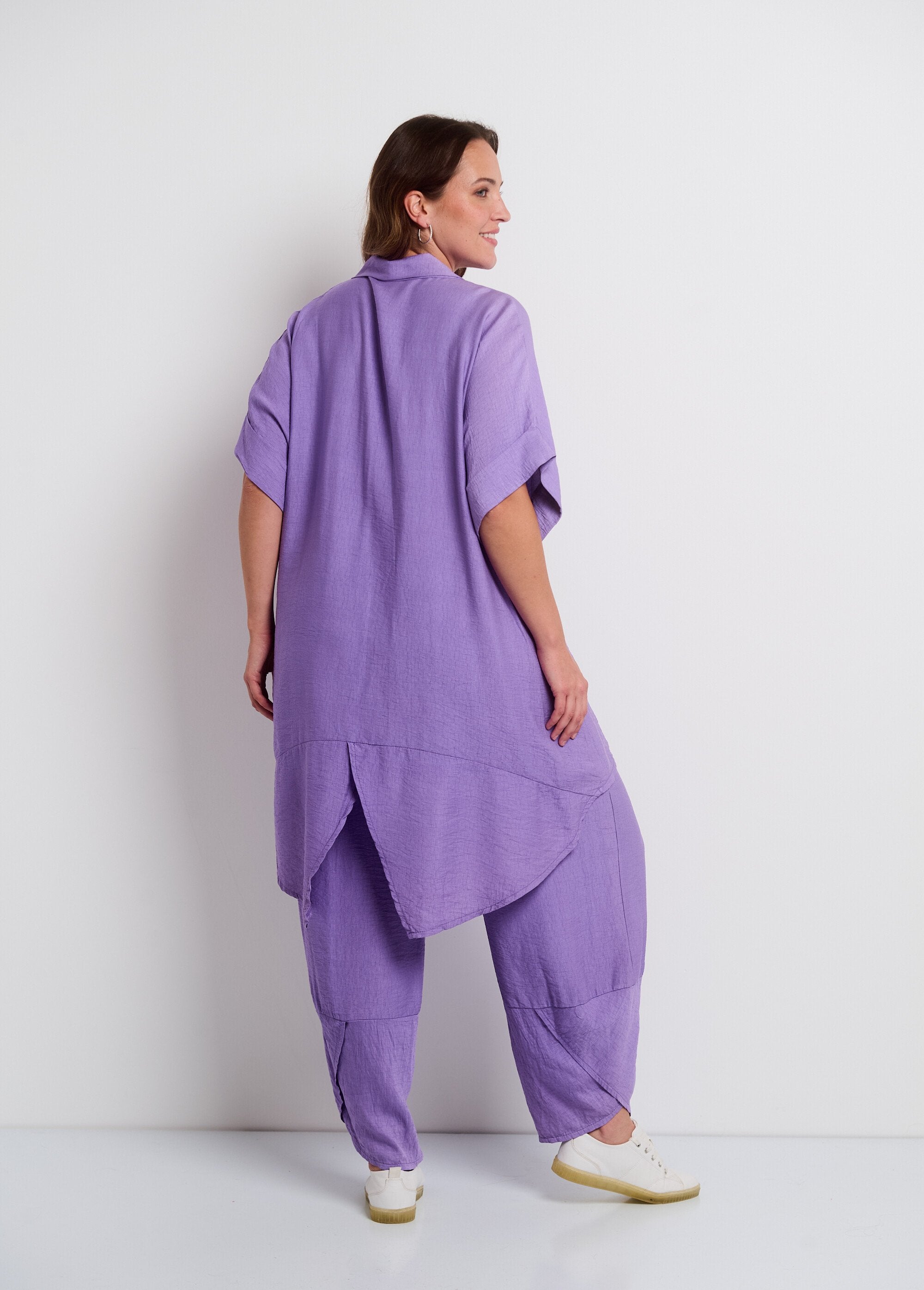 Blouse_en_broeken_Violet_DO1_curvy