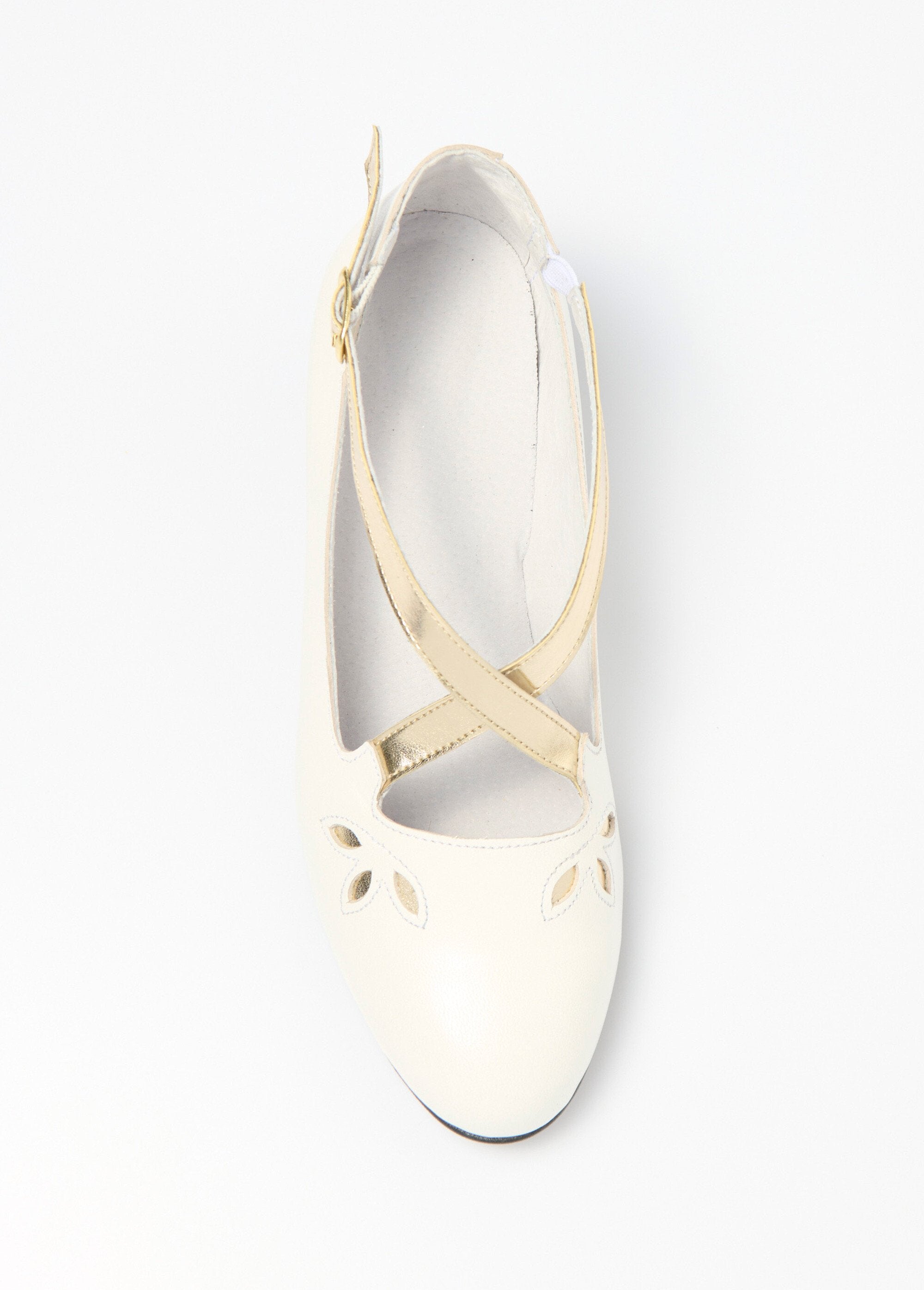 Comfortabele_wijdte_leren_pumps_met_kruisband_Blanc_et_dore_OV1_slim