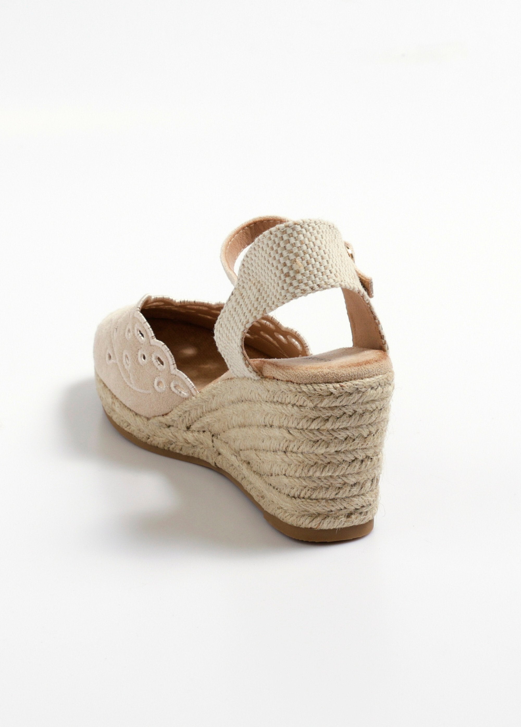 Espadrilles_met_opengewerkte_details_Beige_DO1_slim