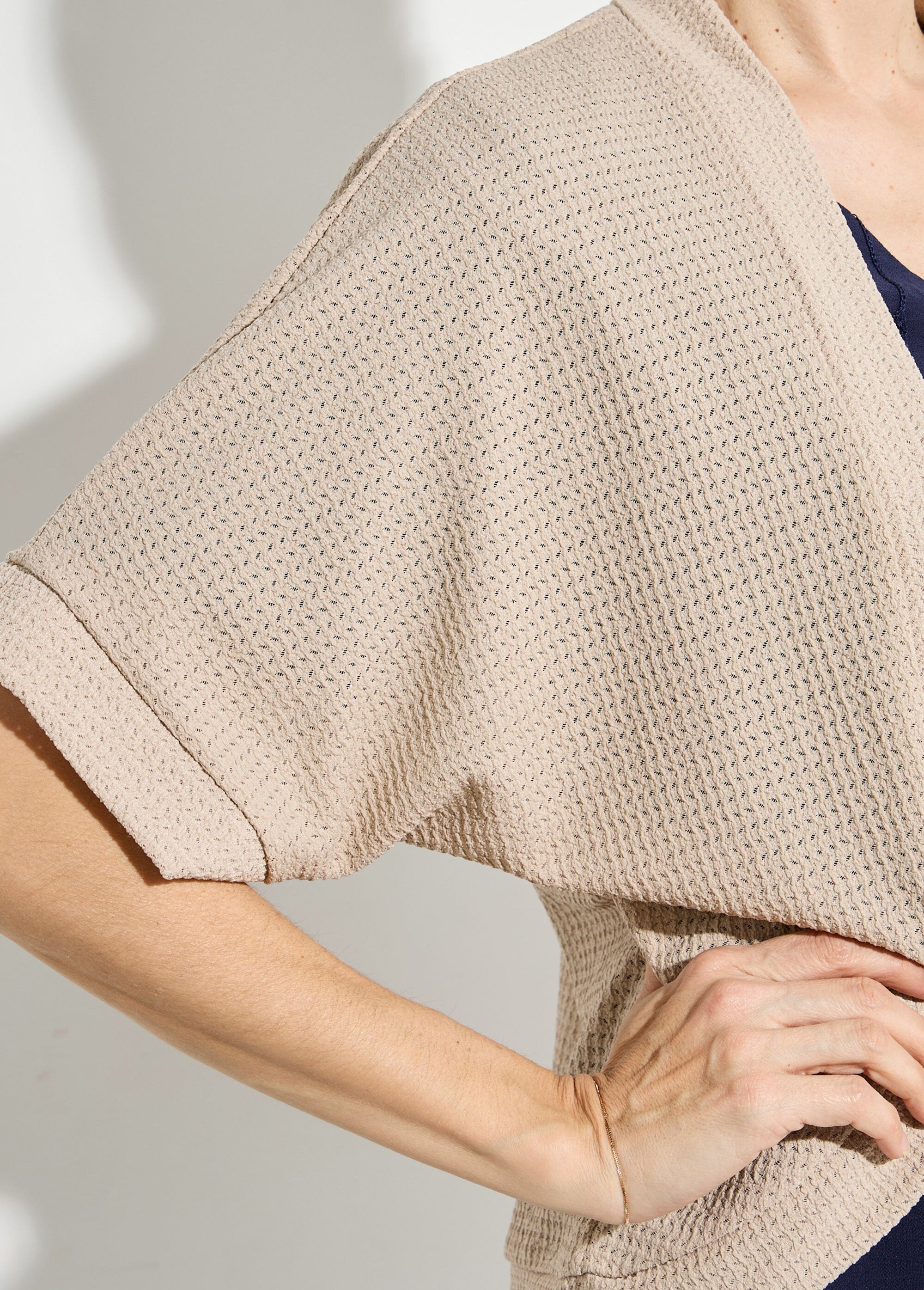 Gilet_boléro_en_maille_gaufrée_Beige_DE1_slim